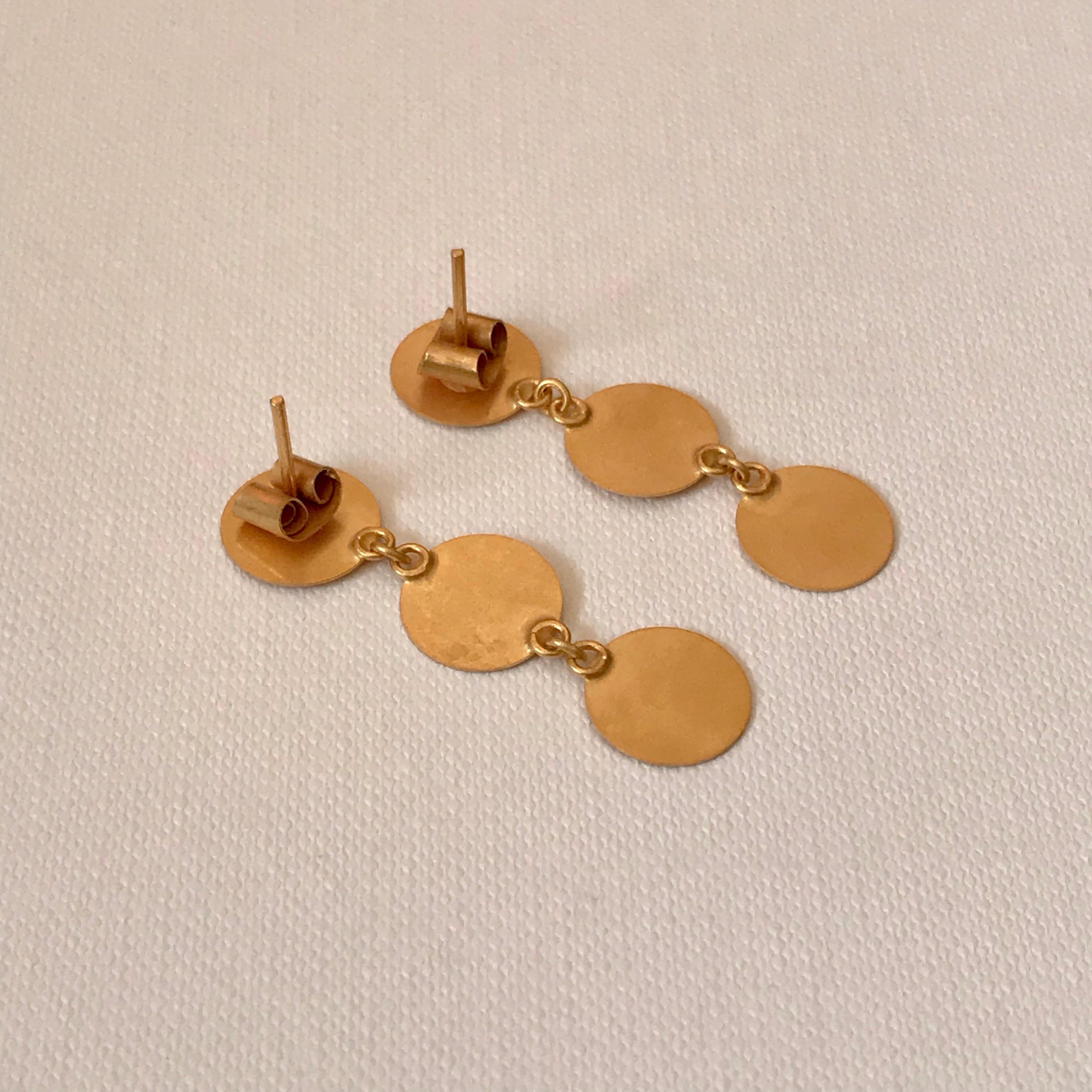 Contemporary 18 Karat Solid Yellow Gold Sequin Satin Patina Drop Dangle Earrings For Sale