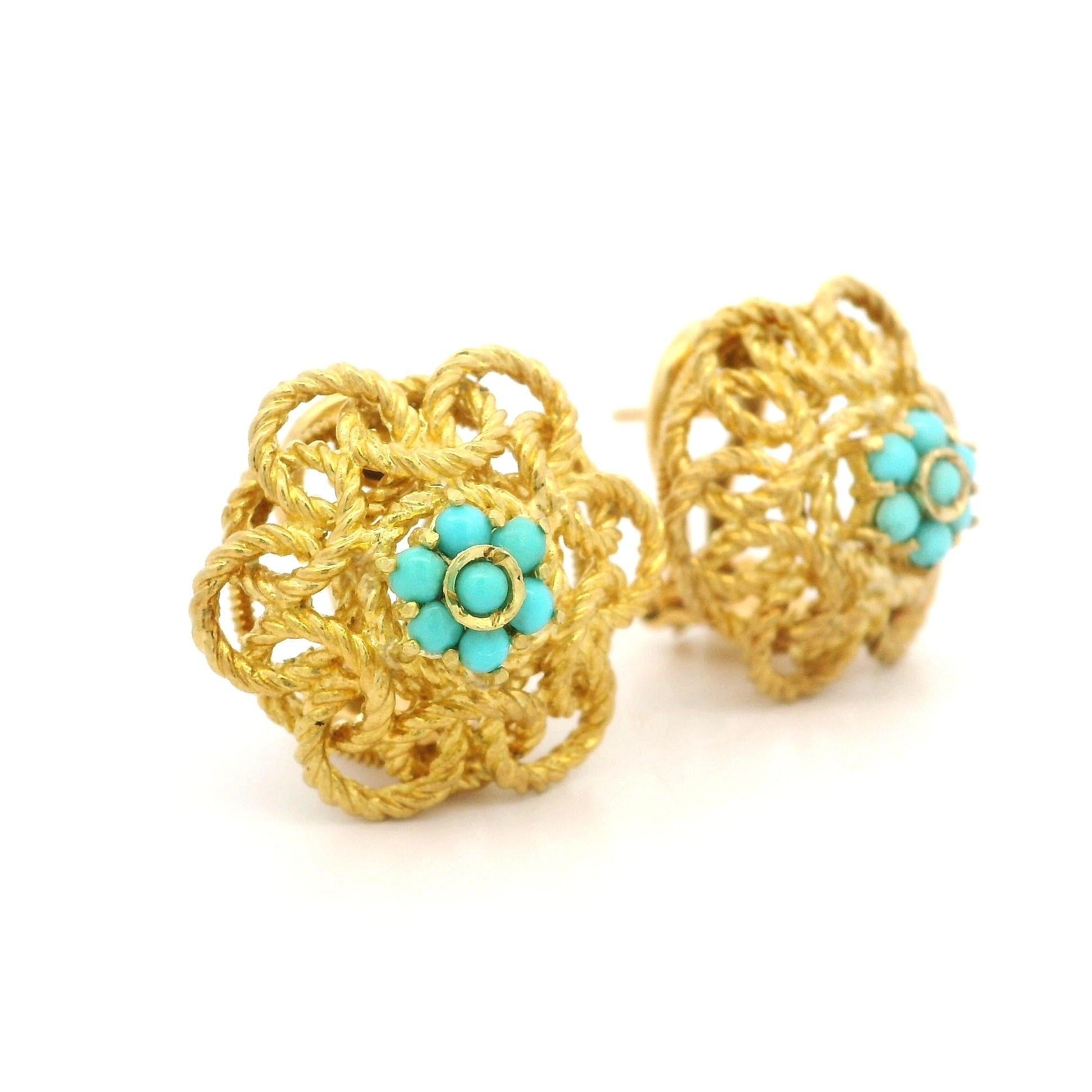 Cabochon Orecchini aperti in oro giallo massiccio a grappolo di turchese con lavorazione a filo ritorto in vendita