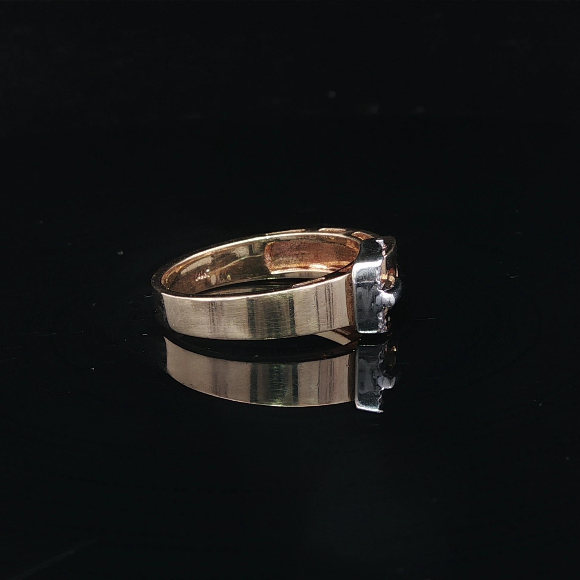 Bague à boucle en or jaune et blanc massif 0,03 ct de diamant rond Bon état - En vente à Montclair, NJ