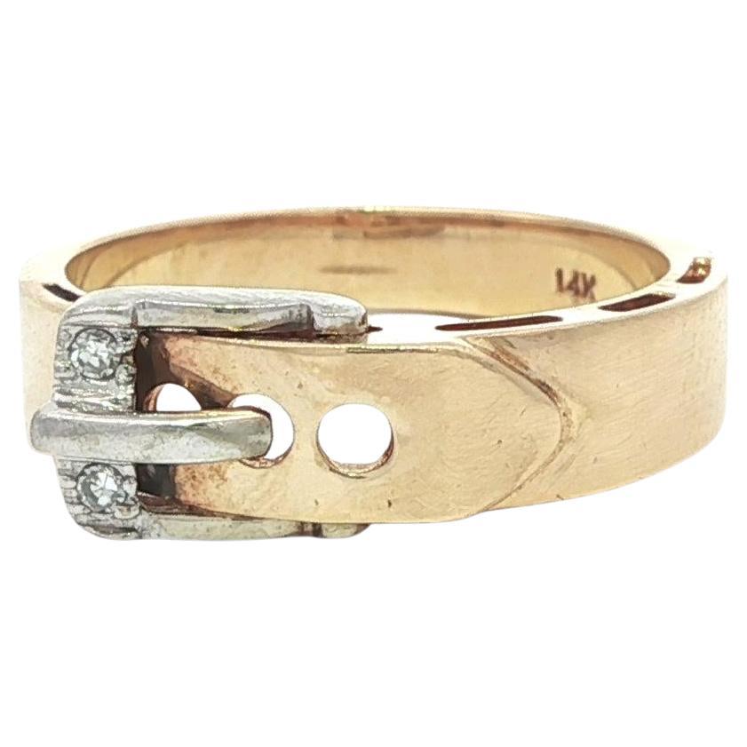 Bague à boucle en or jaune et blanc massif 0,03 ct de diamant rond en vente