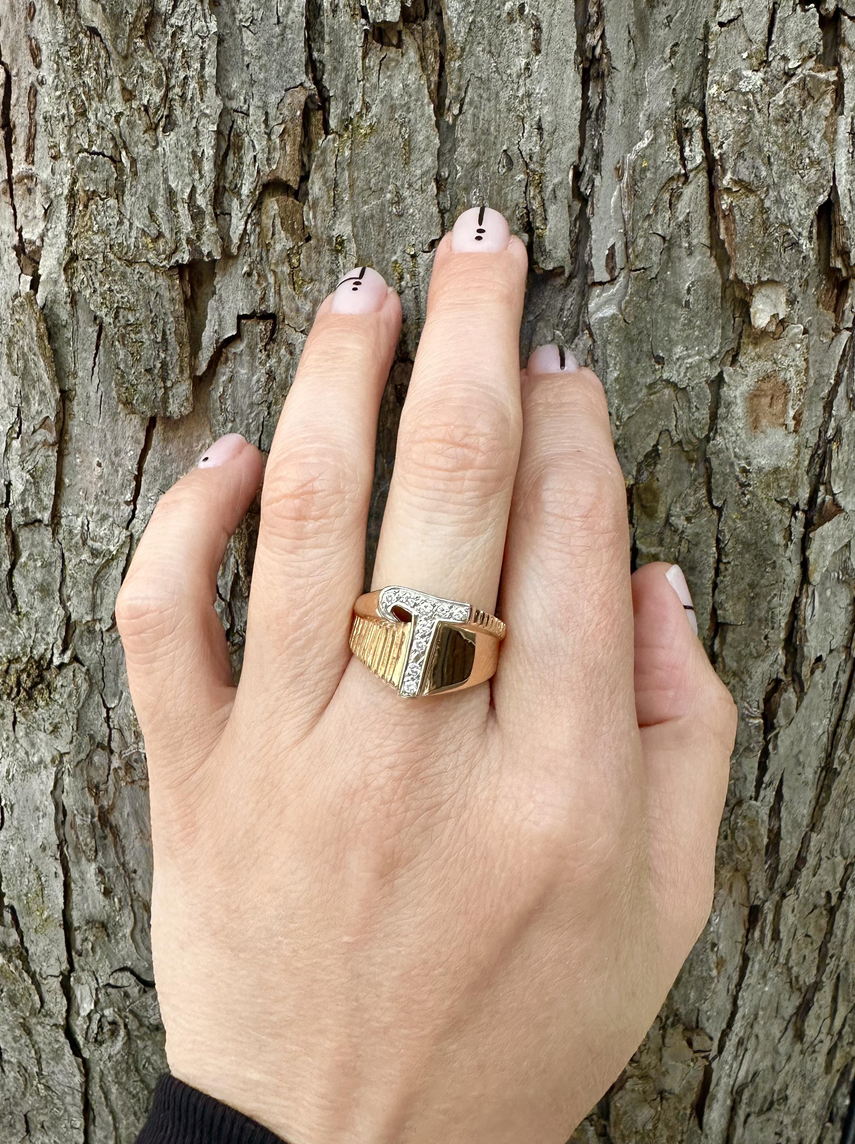 --Stone(s):--
(9) Natural Genuine Diamonds - Round Brilliant Cut - Pave Set - G/H Color - SI2/I1 Clarity - 0.09ctw (approx.)

Material: Solid 14k Yellow Gold w/ White Gold Top
Weight: 8.91 Grams
Ring Size: 7.0 ( fitted on finger, please contact us
