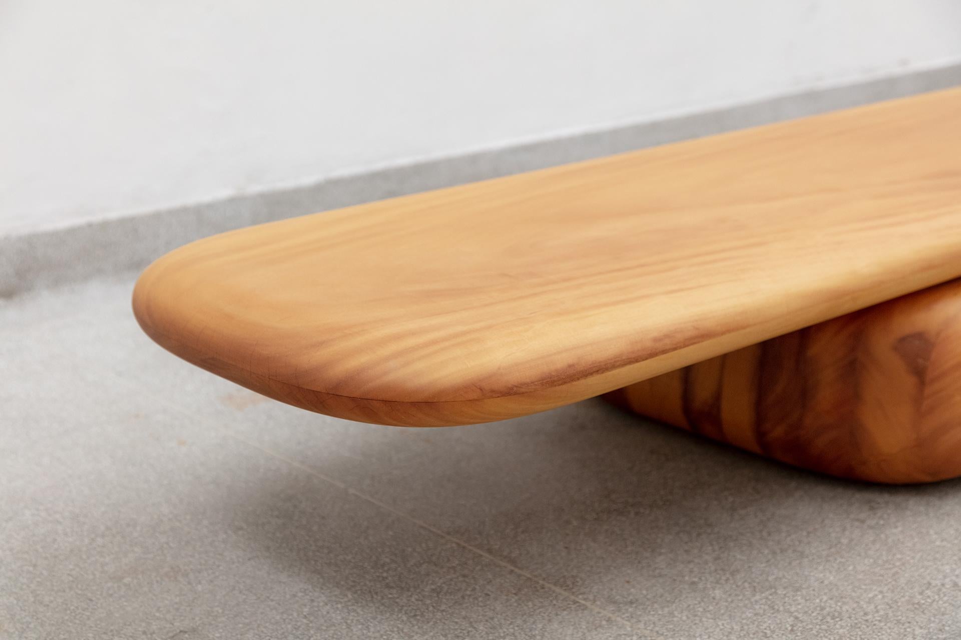 Style international Table centrale Solida, by Rain, Table centrale contemporaine, bois massif de Garapá en vente