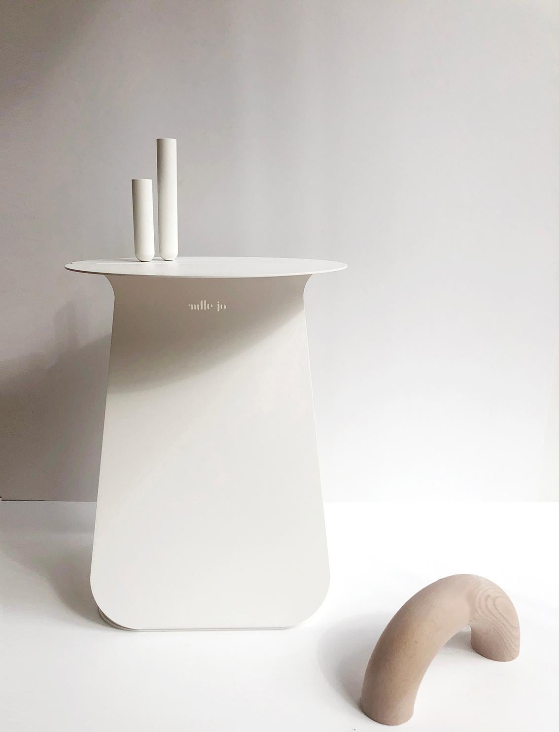 Soliflore White Vase by Mademoiselle Jo In New Condition For Sale In Geneve, CH