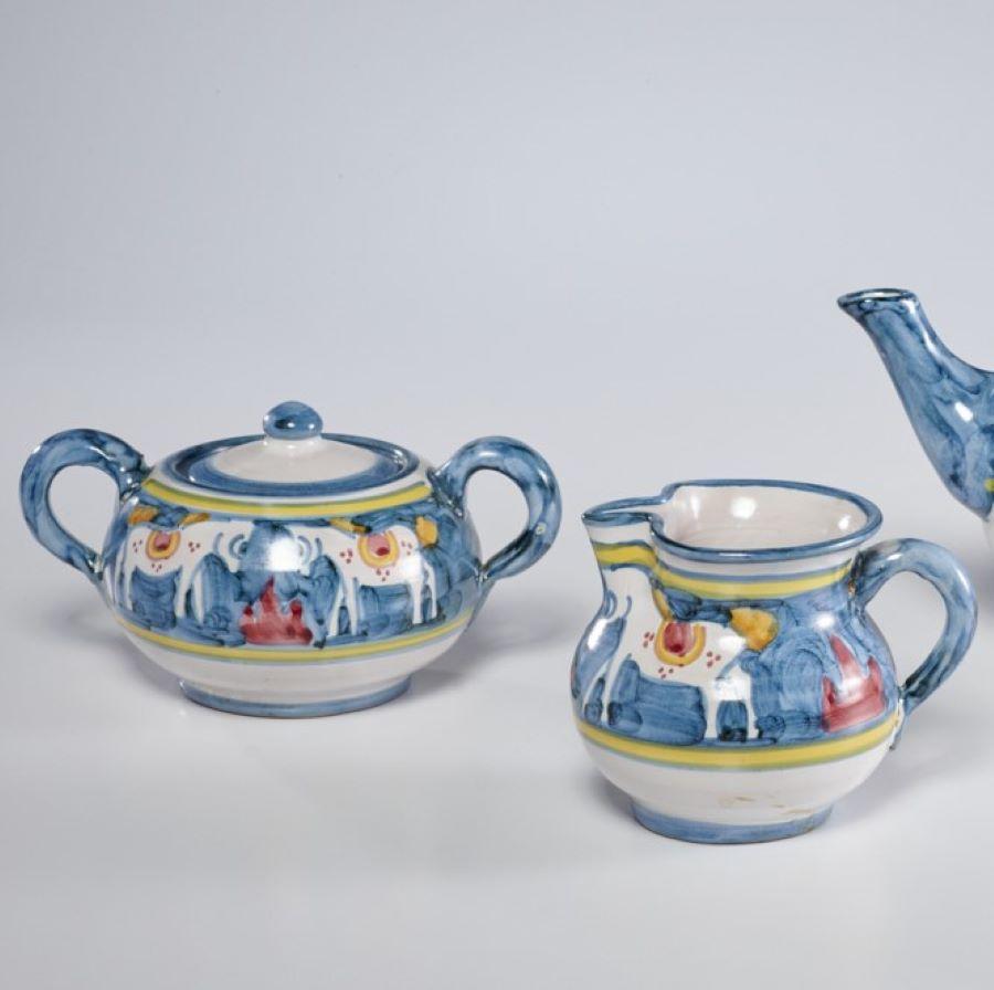 Solimene Vietri, 'Decoro Campagna' Hand Painted Italian Pottery Tea Set for 12 In Good Condition For Sale In Morristown, NJ