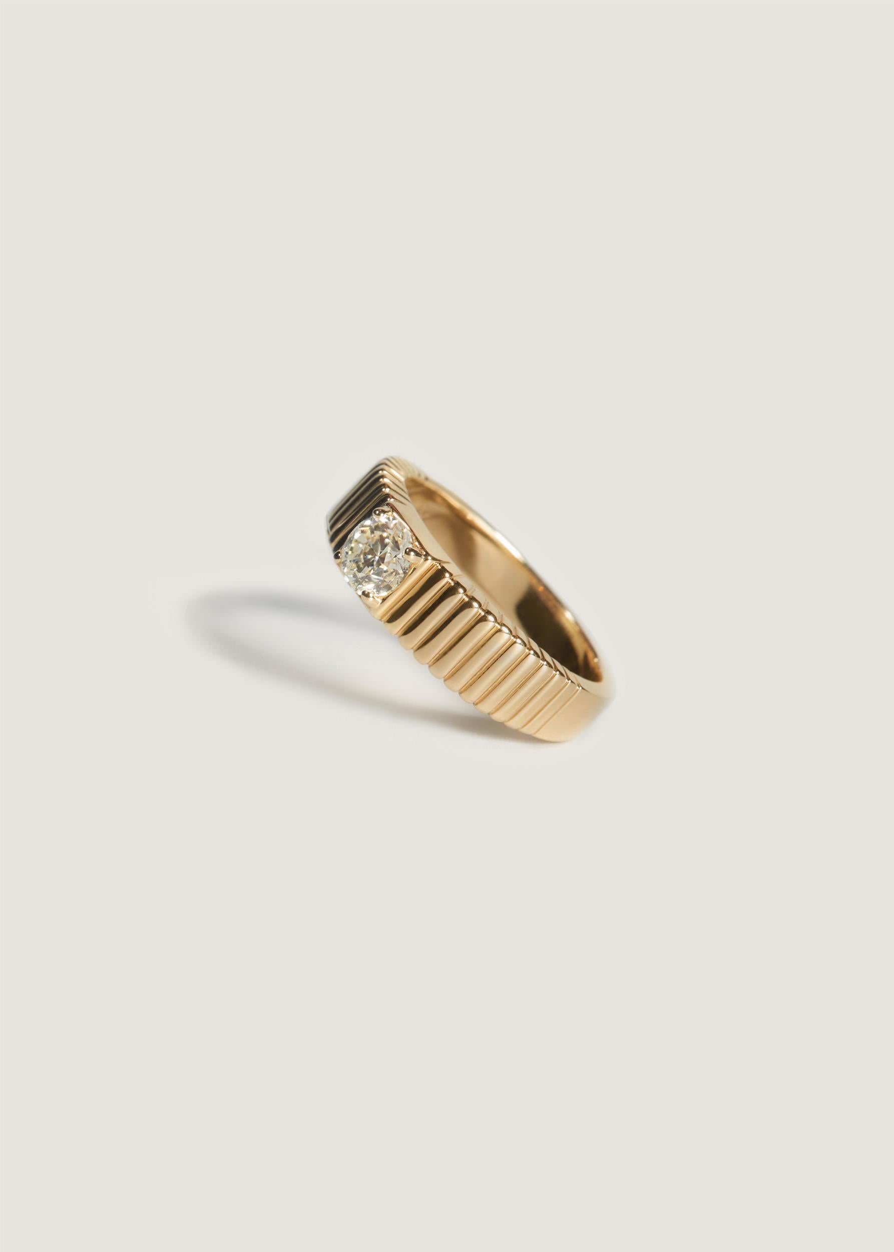 For Sale:  Solis Ribbed Ring II 14k Solid Yellow Gold 0.5CW Round Diamond 2