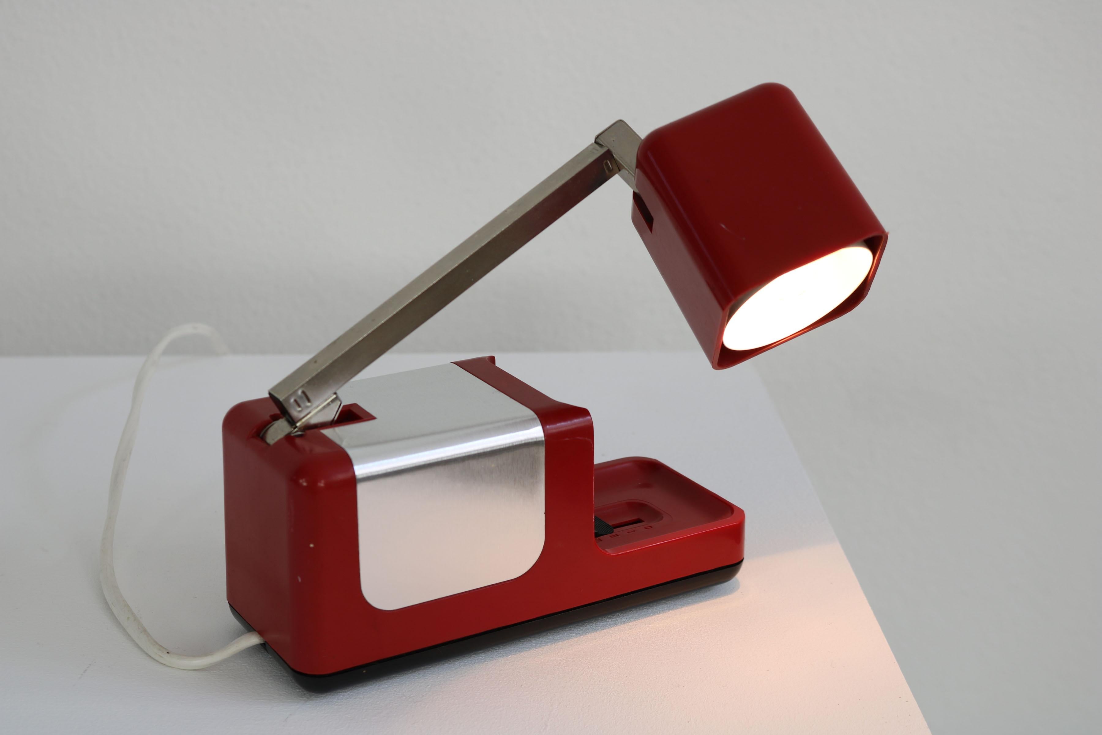 Solis telescopic spotlight 
Pull-out table lamp. Ideal as a reading lamp. 3-step light switch, extendable to approx. 50cm, 12 v car bulbs. Swiss 1970s.