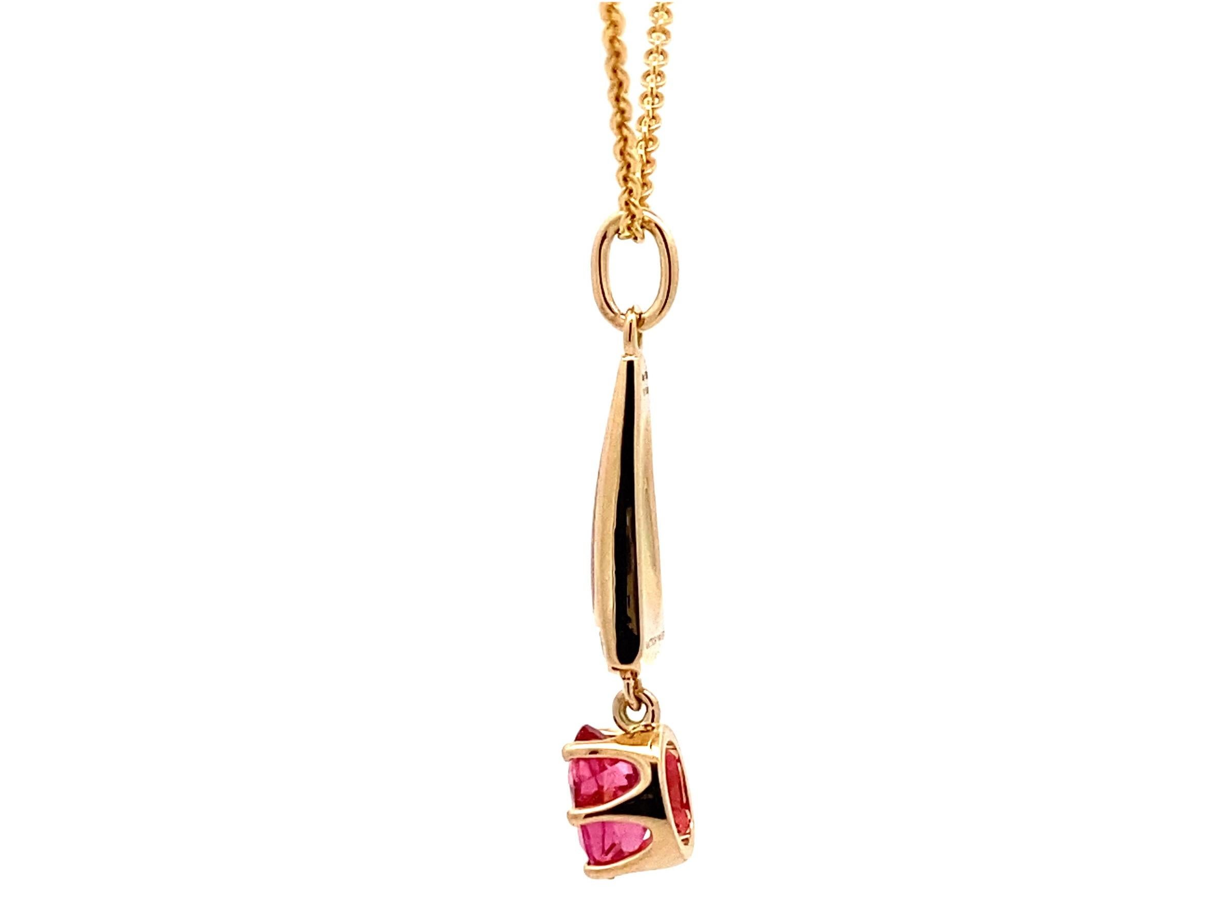 Contemporain Pendentif Solitair en or jaune 18 carats, tourmaline rose, émail, 3 diamants 0,03 carat GVS en vente
