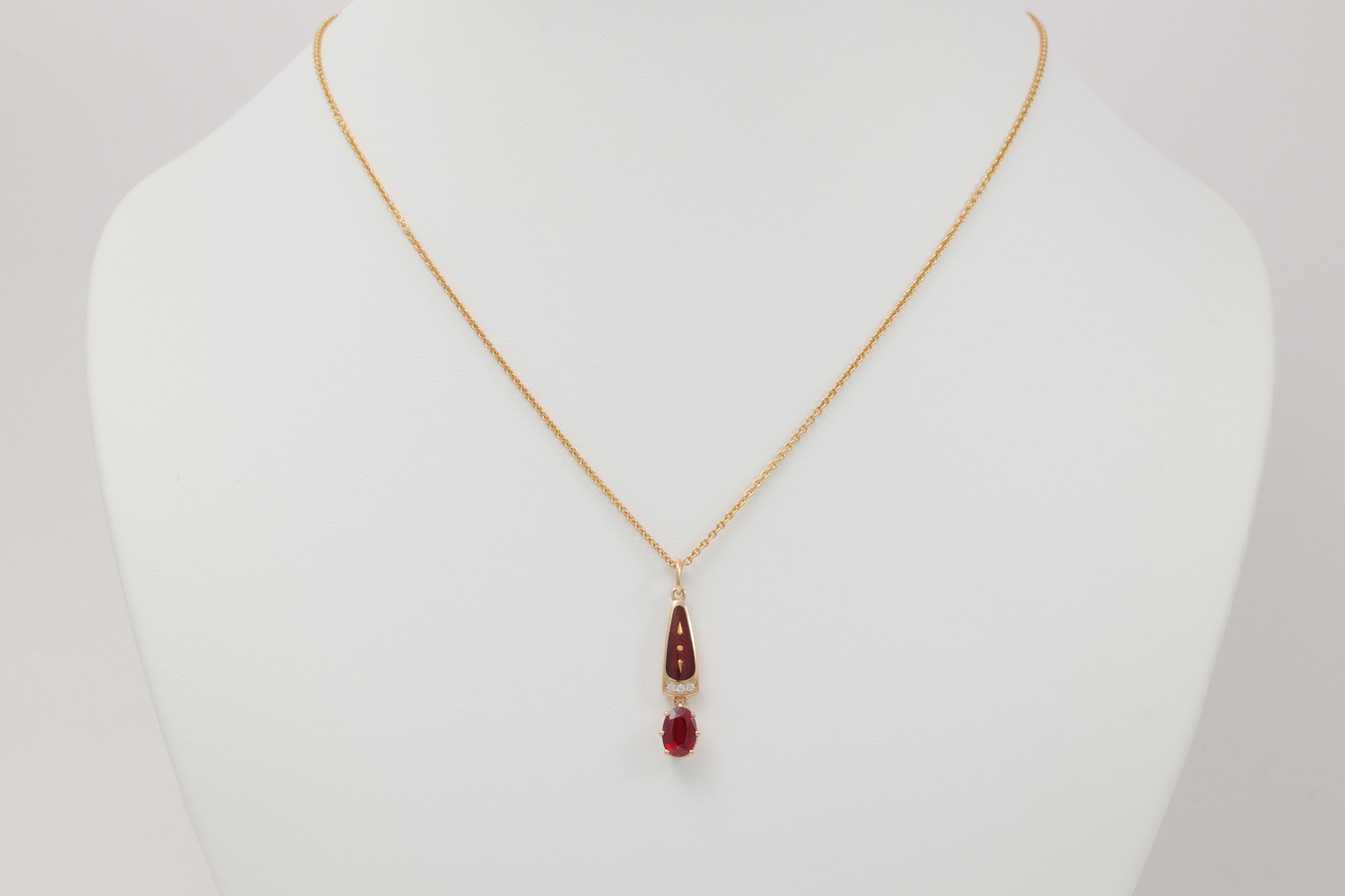 Pendentif Solitair en or jaune 18 carats, rubis, émail vitreux, 3 diamants 0,03 carat GVS Pour femmes en vente