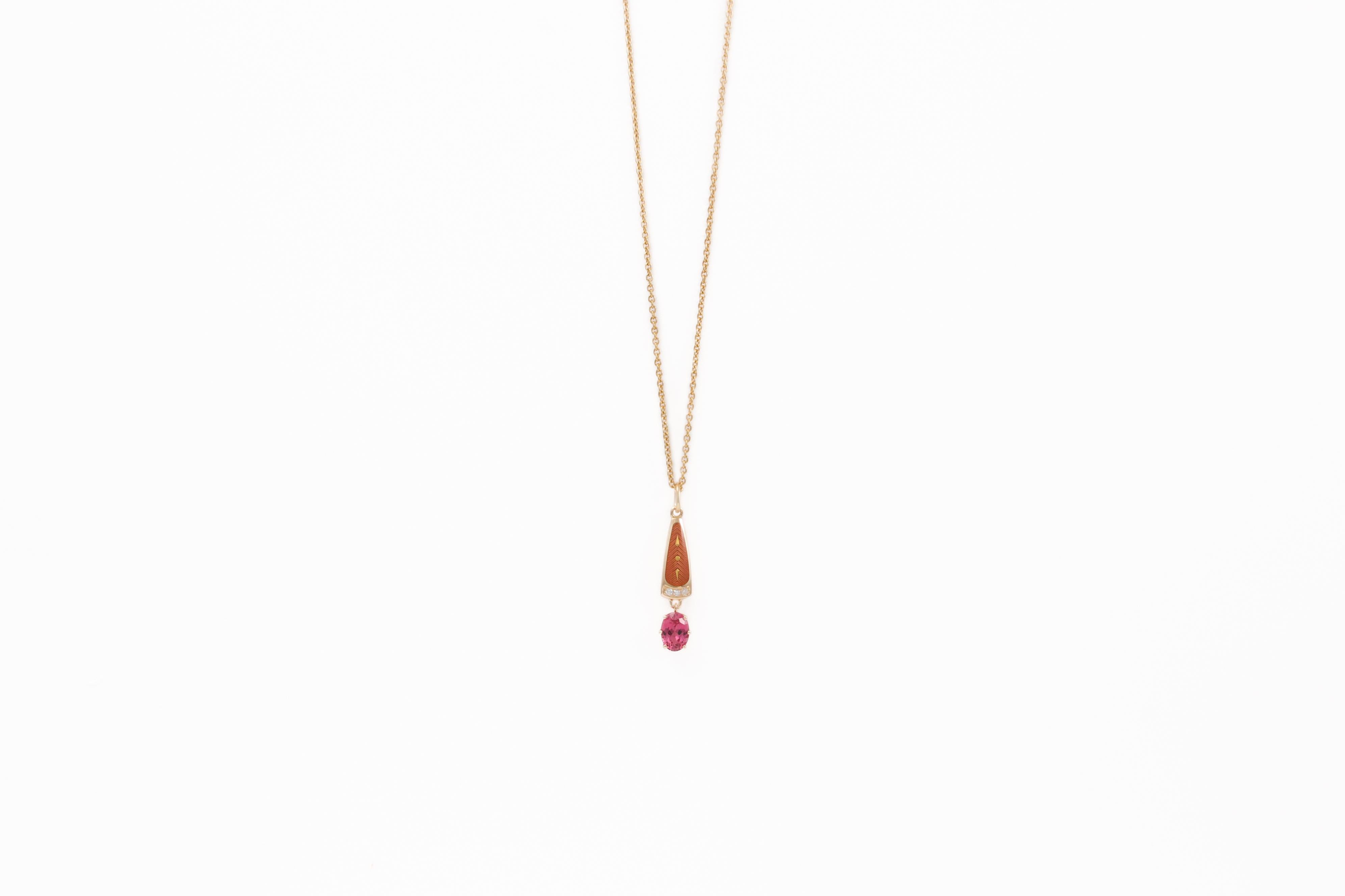 Pendentif Victor Mayer, collection solitaire, or jaune 18k, émail vitreux rose, spinelle rouge, 3 diamants, total 0.03 ct, G VS

Référence : V1776/RO/SR/02/102
Marque : VICTOR MAYER
Collectional : Solitaire
MATERIAL : Or jaune 18 carats, 
Émail