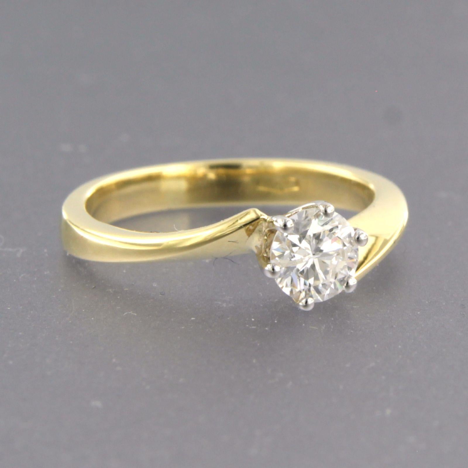Solitärring aus 18 Karat Bicolor-Gold, besetzt mit Diamanten im Brillantschliff bis zu . 0,50ct - F/G - P1 - Ringgröße U.S. 5,25 - EU. 16(50)

detaillierte Beschreibung:

die Oberseite des Rings ist 5,9 mm breit und 5,5 mm hoch

Ringgröße US 5.25 -