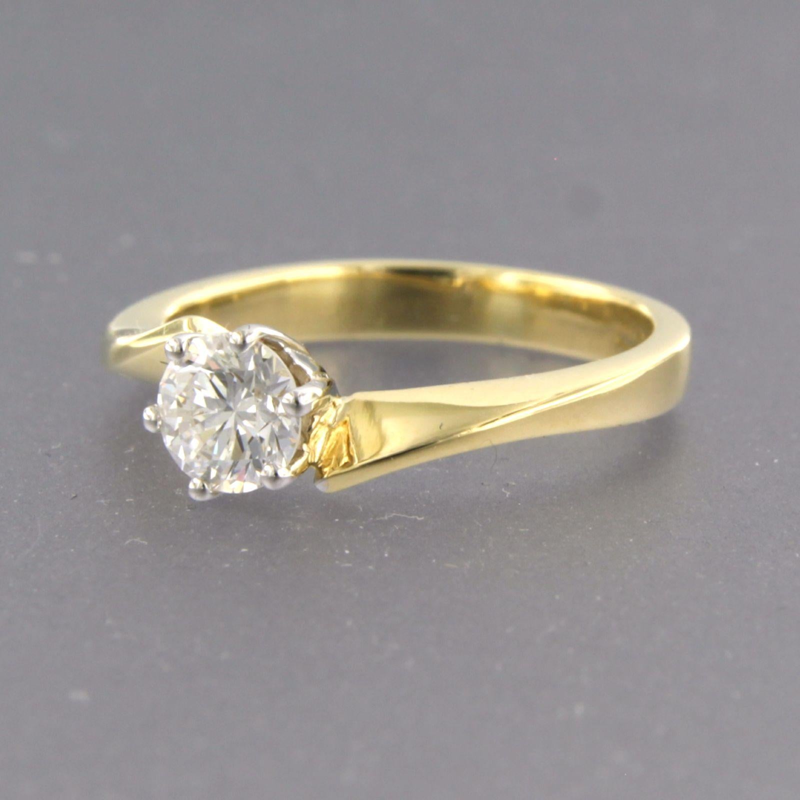 Modern Solitair ring set with diamonds 0.50ct 18k bicolour gold For Sale