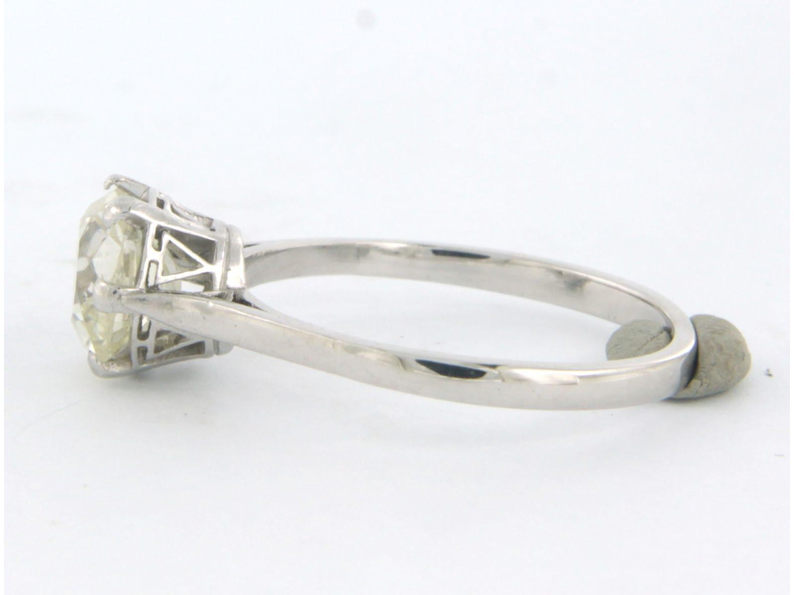 Solitair ring with old mine cut diamond up to 1.30ct Platinum and 18k white gold In Excellent Condition For Sale In The Hague, ZH