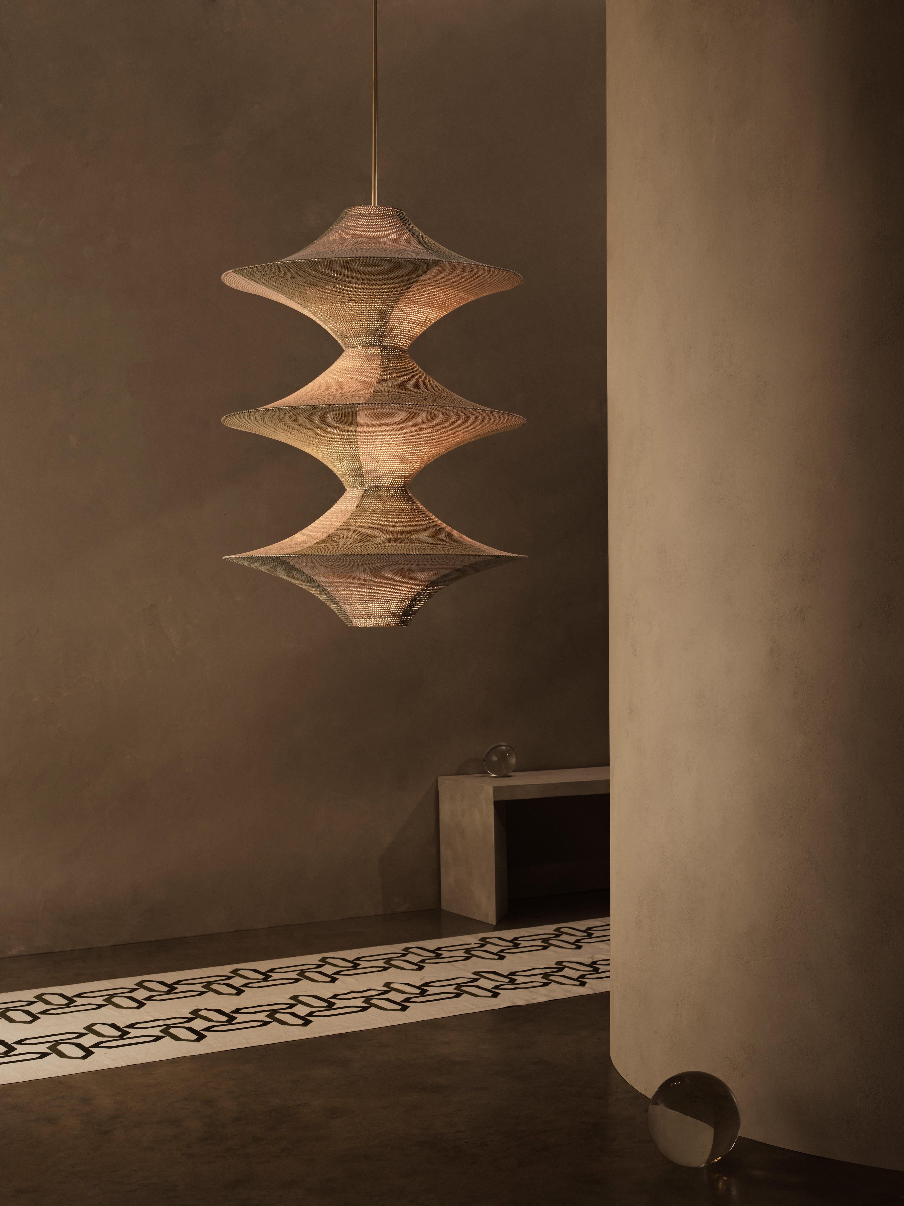 Scandinavo moderno Ciondolo Solitaire 03 Arlecchino realizzato a mano, Ø80cm/31,5in in vendita