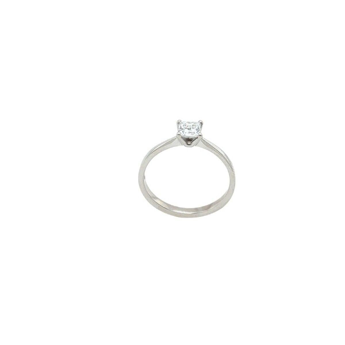 Solitaire 0.40ct F/VVS1 Princess Cut GIA Diamond Ring in 18ct White Gold In Excellent Condition For Sale In London, GB