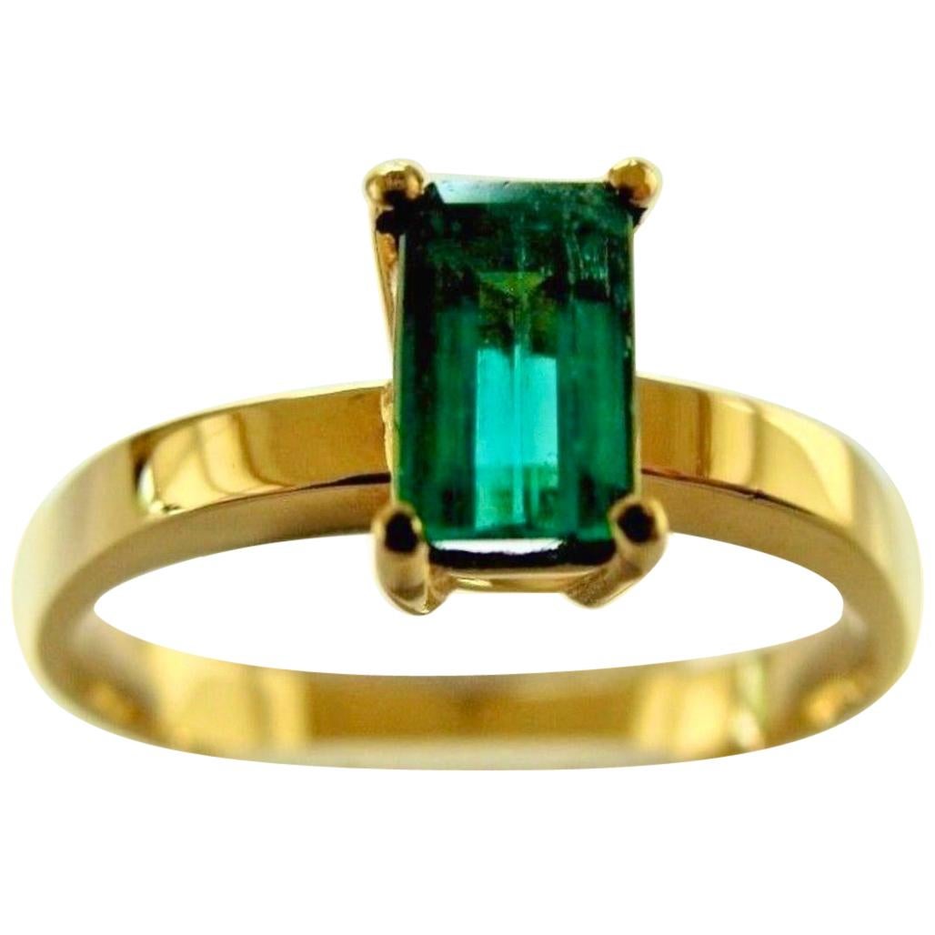 Solitaire 100% Natural Colombian Emerald Ring 18 Karat Gold For Sale