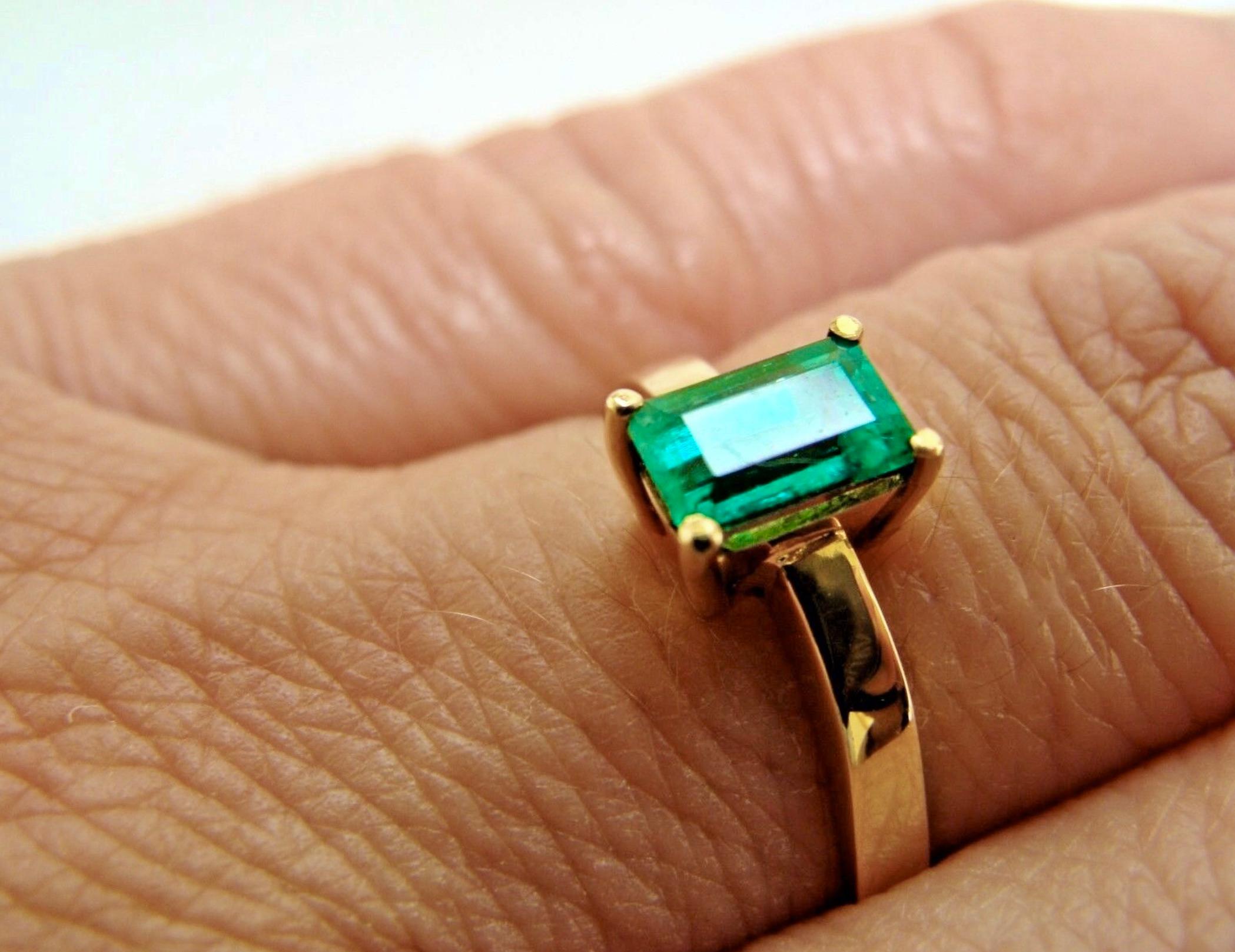 Solitär 100% natürlicher kolumbianischer Smaragd-Ring 18 Karat Gold für Damen oder Herren im Angebot