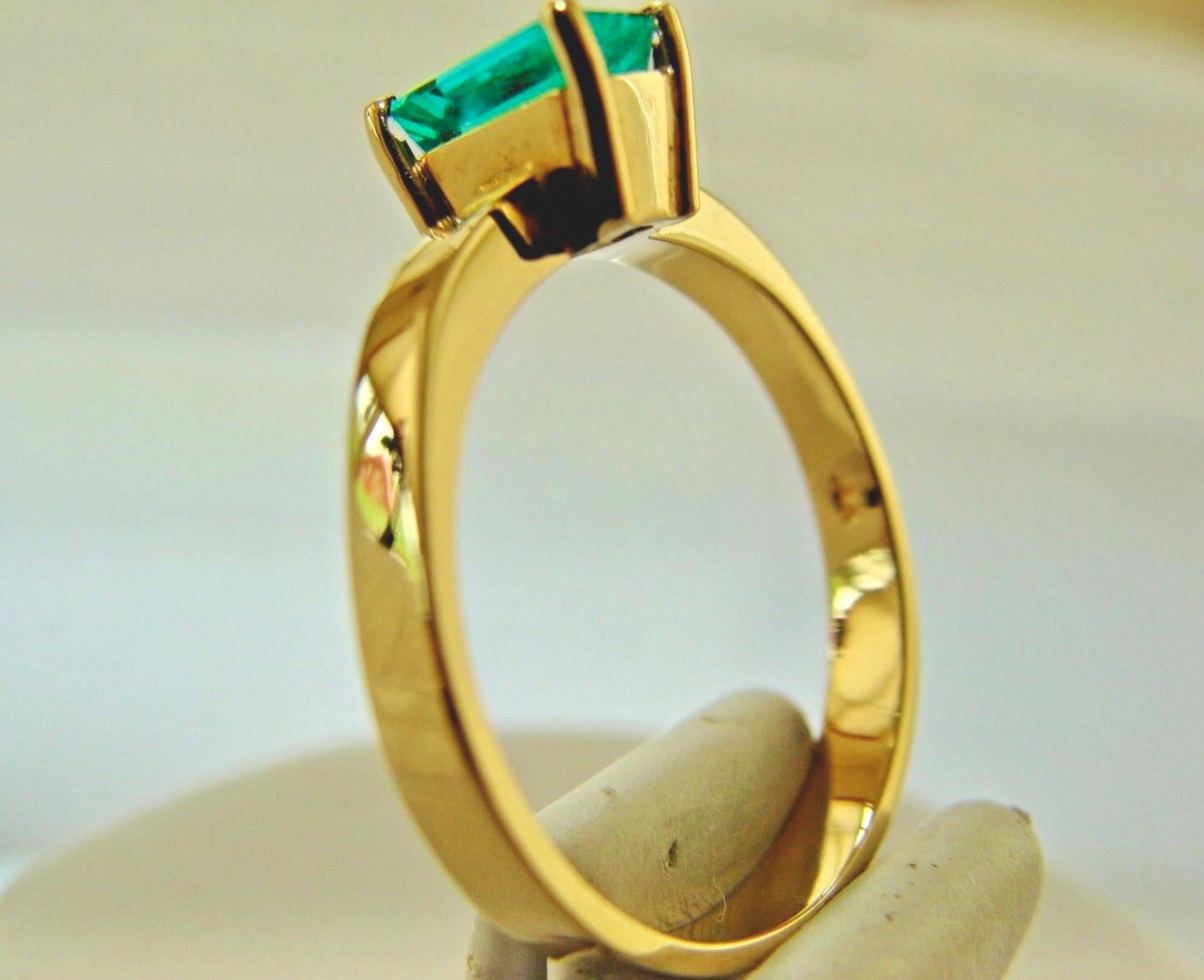 Solitär 100% natürlicher kolumbianischer Smaragd-Ring 18 Karat Gold im Angebot 2