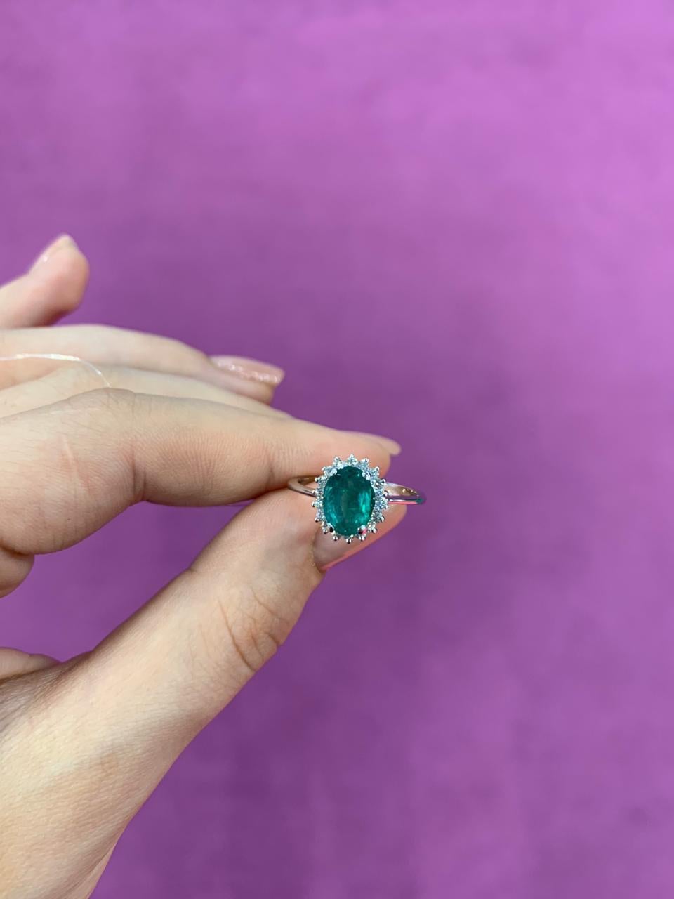 Solitaire 1.4 Carat Emerald White Diamond Gold Ring In New Condition For Sale In Genève, GE