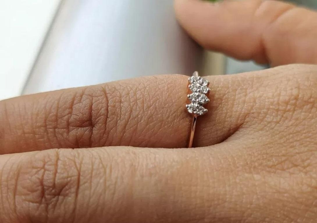 Solitär 14k Massivgold Tiny Diamant Ehering im Zustand „Neu“ im Angebot in Chicago, IL