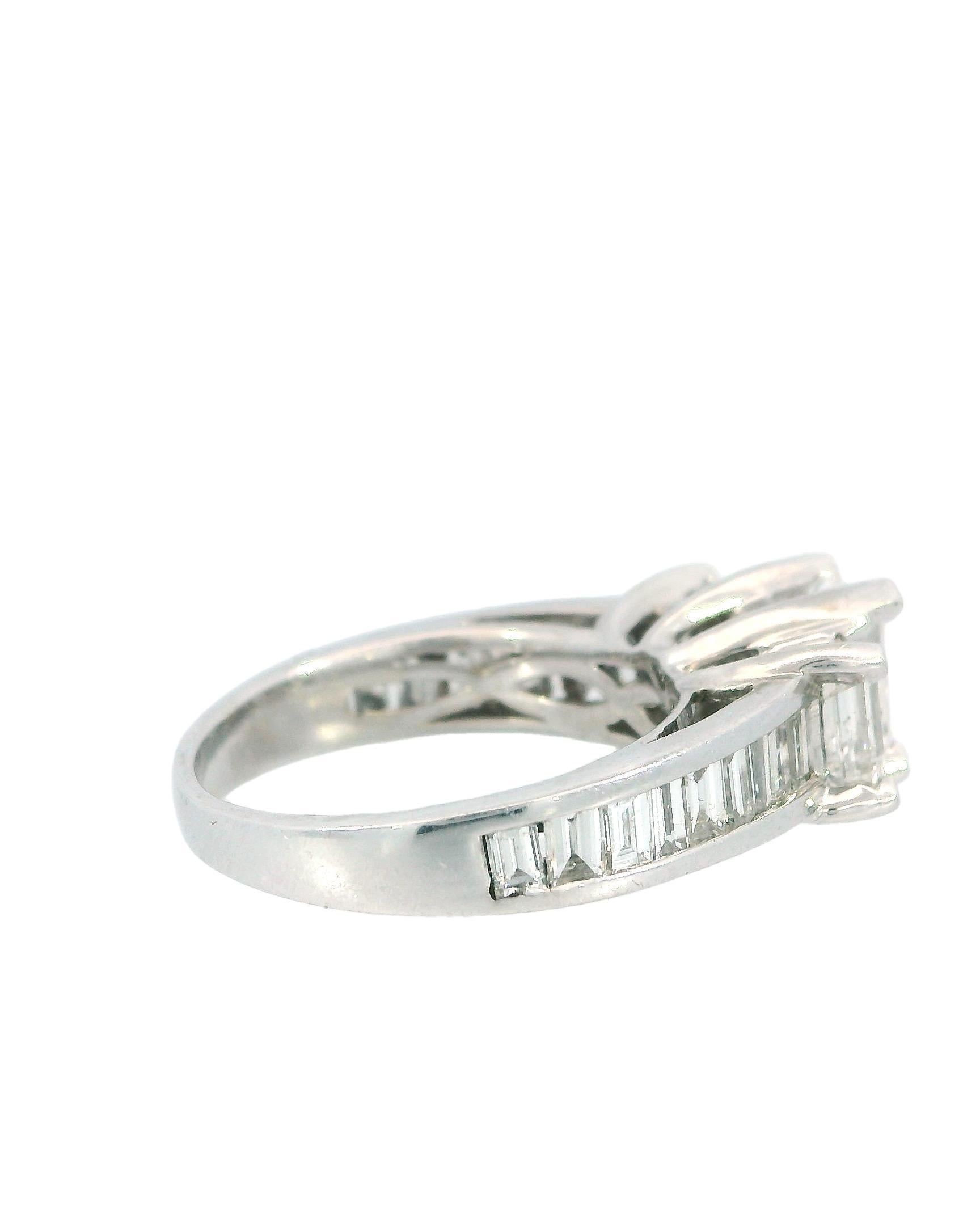Solitär 14K Weißgold mit Diamanten und seitlichen Diamanten mitGIA-Diamanten Damen im Angebot