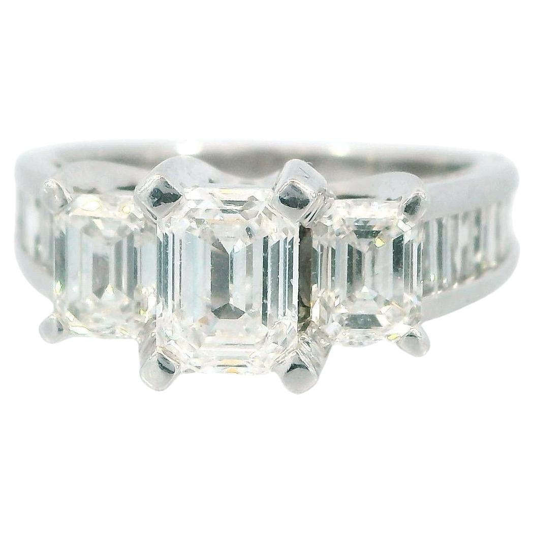 Solitär 14K Weißgold mit Diamanten und seitlichen Diamanten mitGIA-Diamanten im Angebot