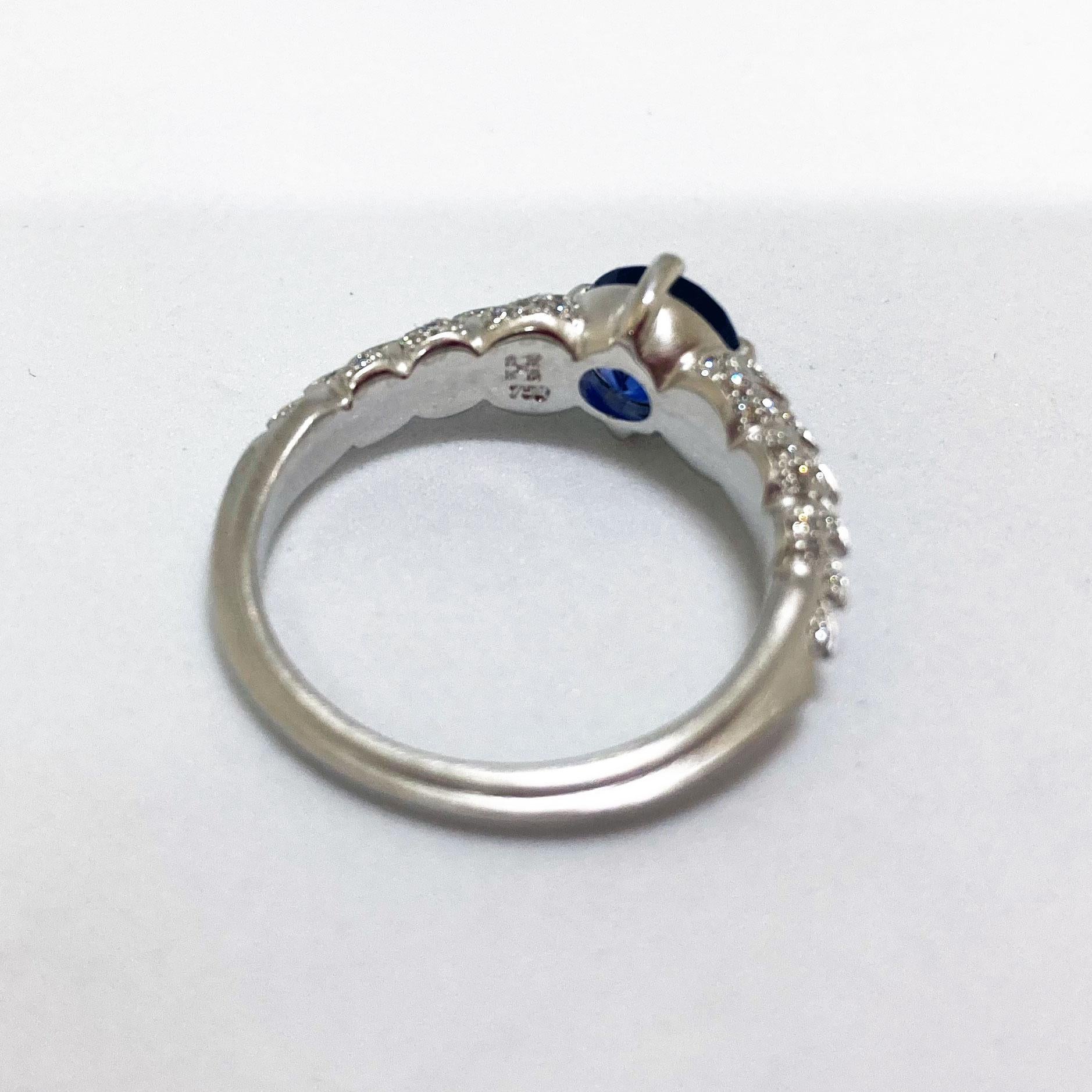 Women's Solitaire 18 Karat White Gold Ring with Blue Sapphire and Diamonds For Sale