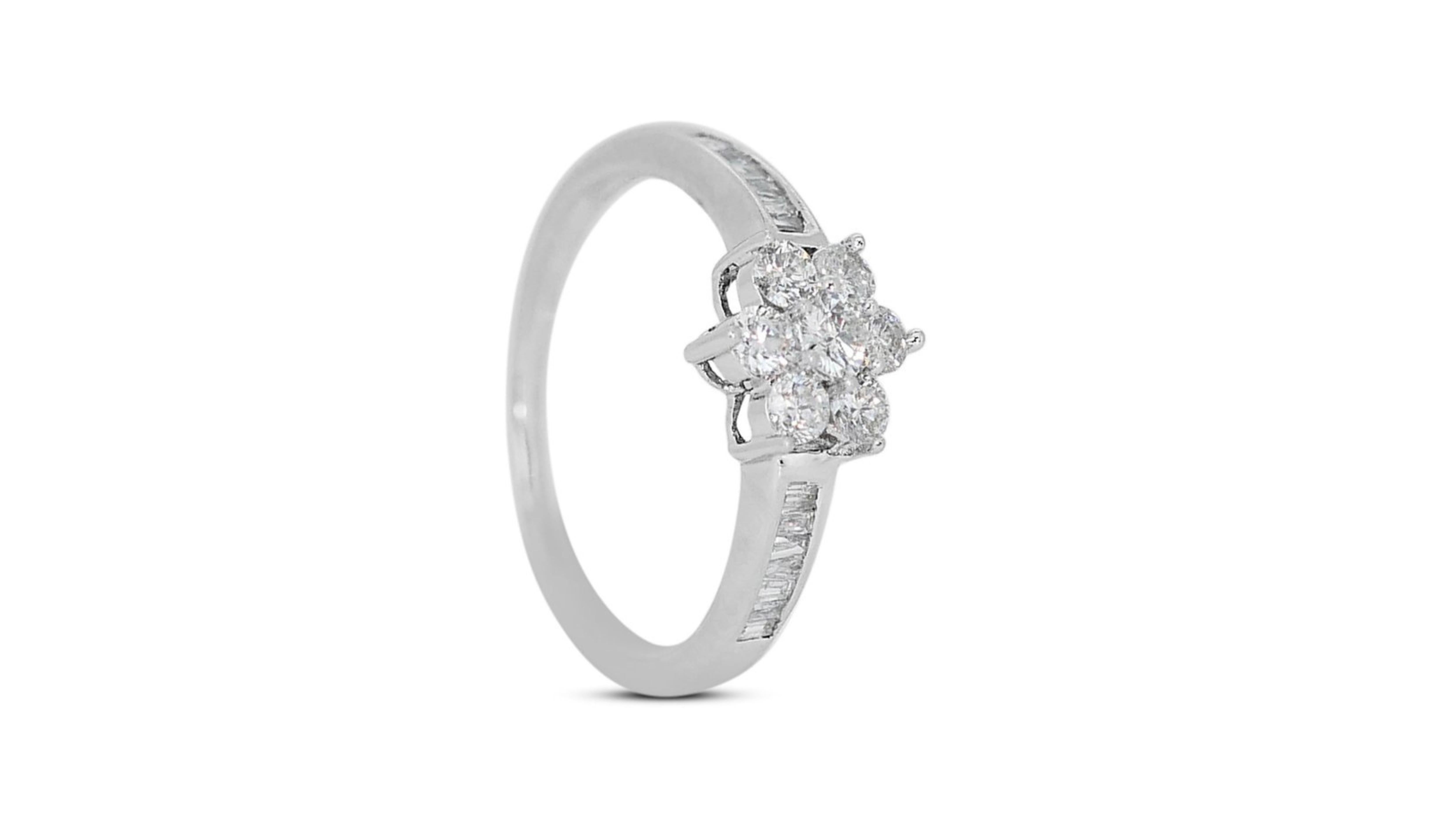 Solitaire 18k White Gold Flower Ring with 2.4 carat Natural Diamond For Sale 2