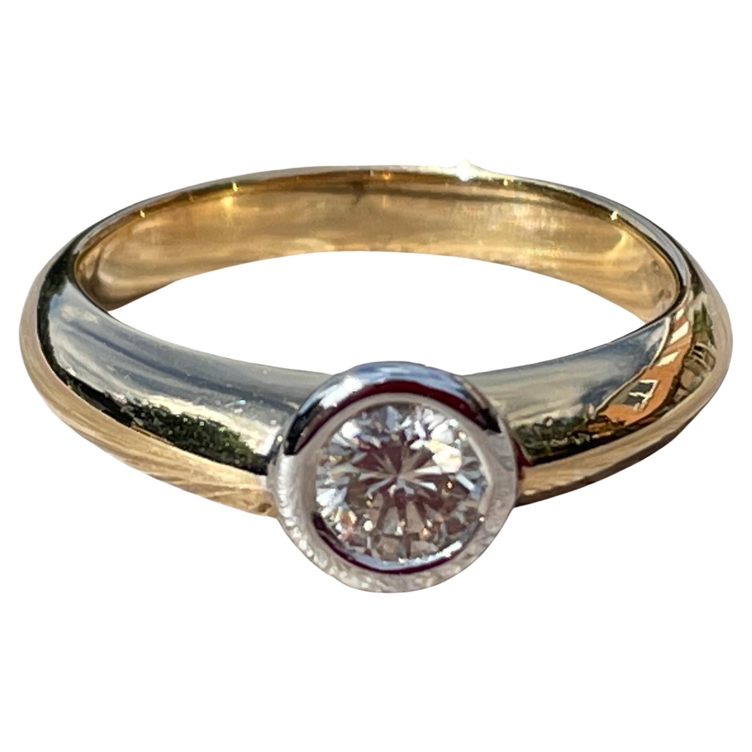 Solitaire 2 Golds Diamond in 18 Carat Gold For Sale