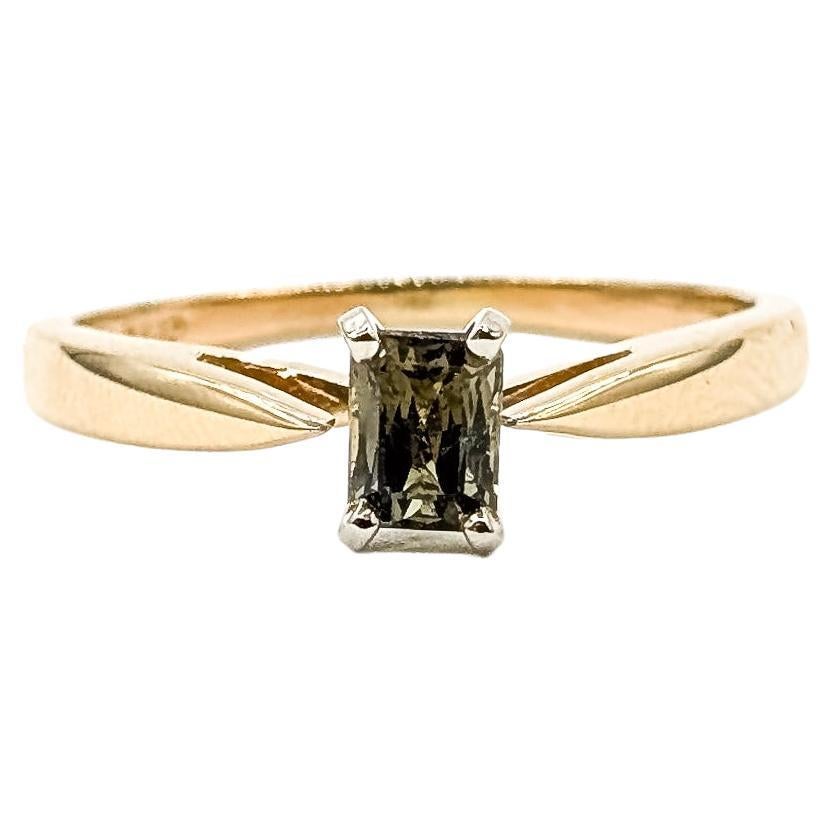 Solitaire Alexandrite Ring in 14k Yellow Gold