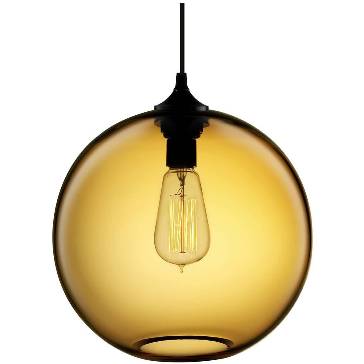 Lampe à suspension solitaire en verre moderne soufflé à la main en ambre, fabriquée aux États-Unis