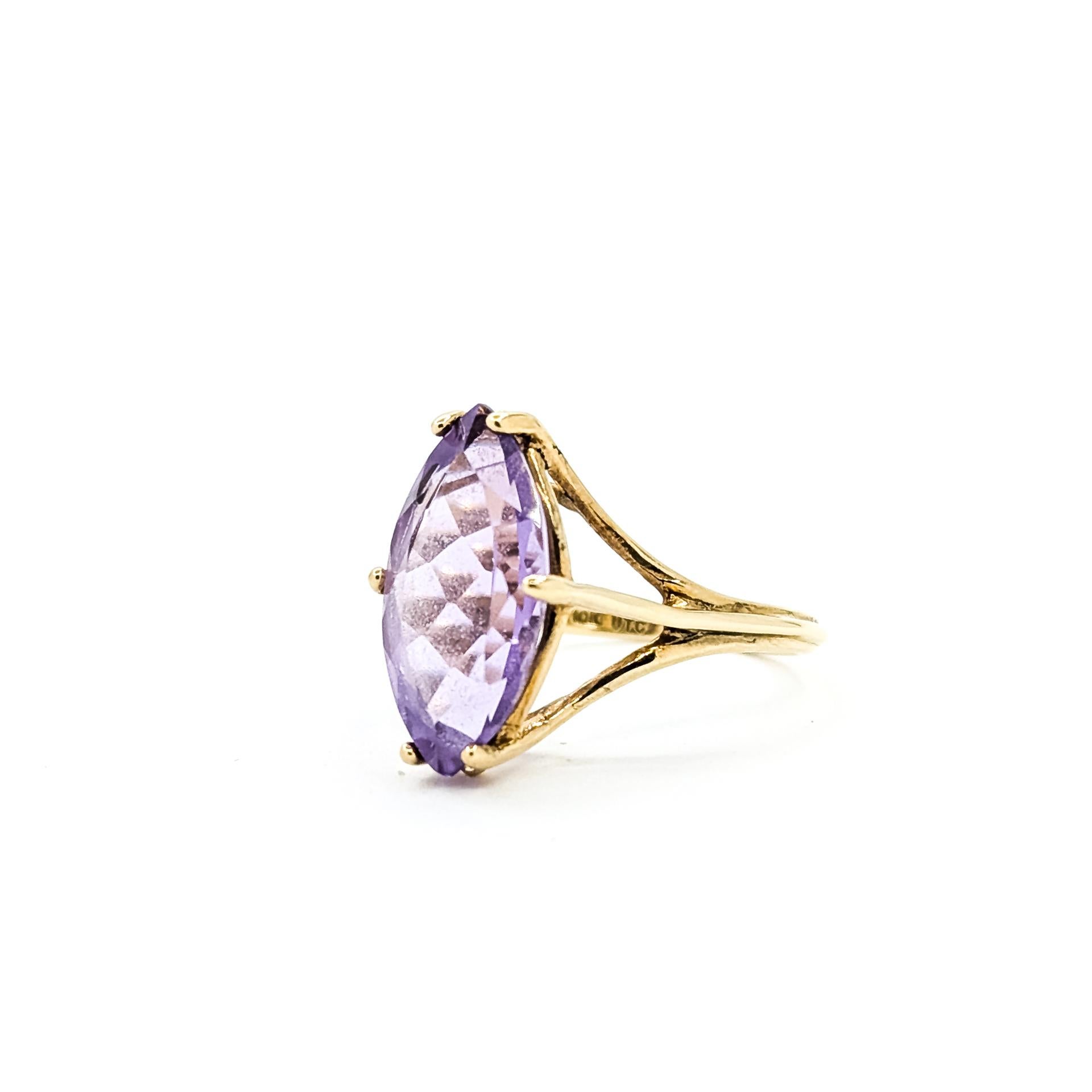 Solitär Amethyst Ring in 10k Gelbgold (Zeitgenössisch) im Angebot