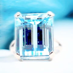 Solitaire Aquamarine 20 Carat Cocktail Ring 18 Karat White Gold