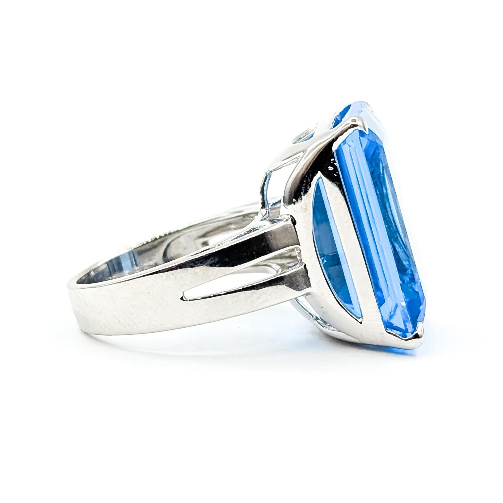 Solitär Blauer Topas Ring in 14k Weißgold im Angebot 1