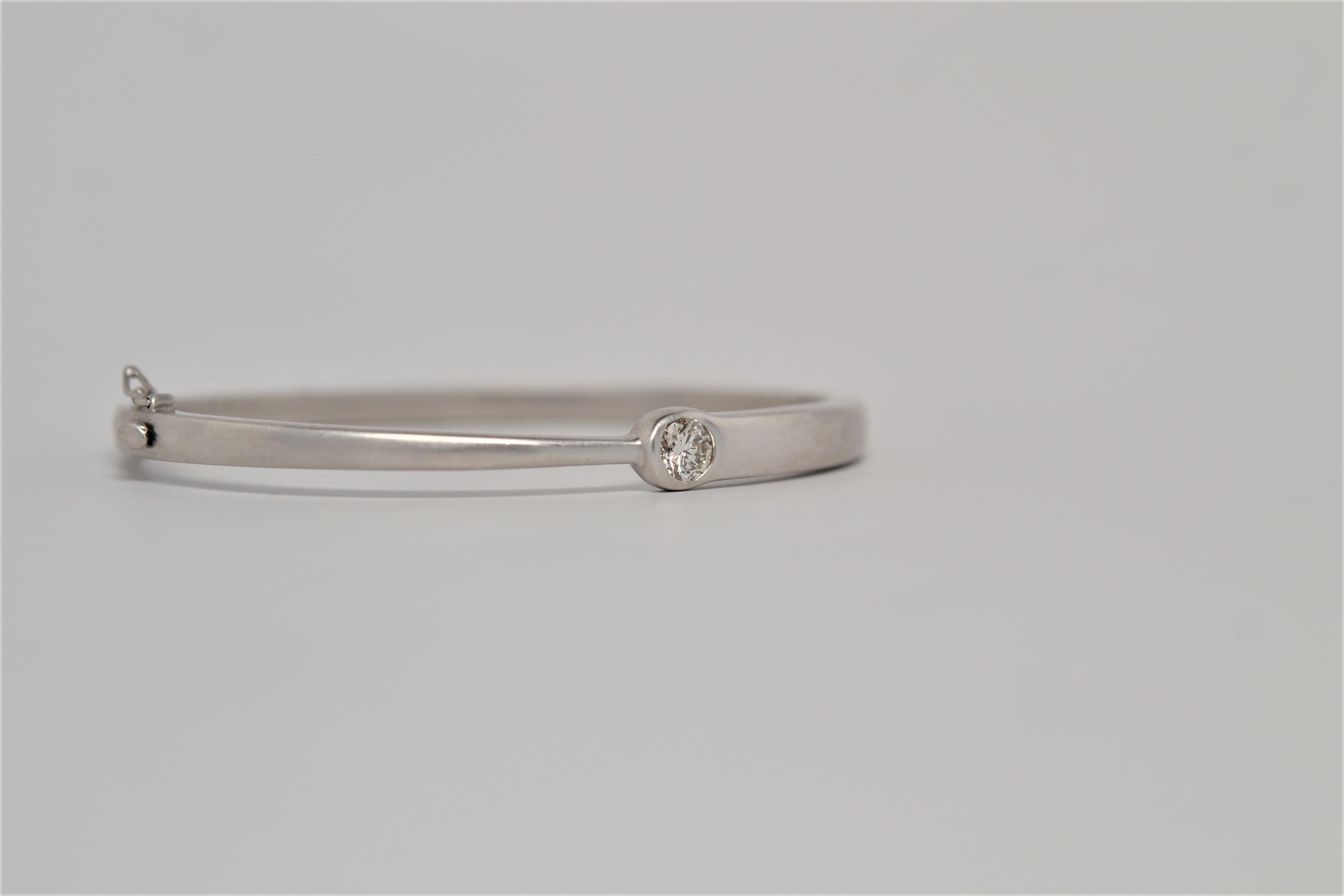 diamond solitaire bangle bracelet