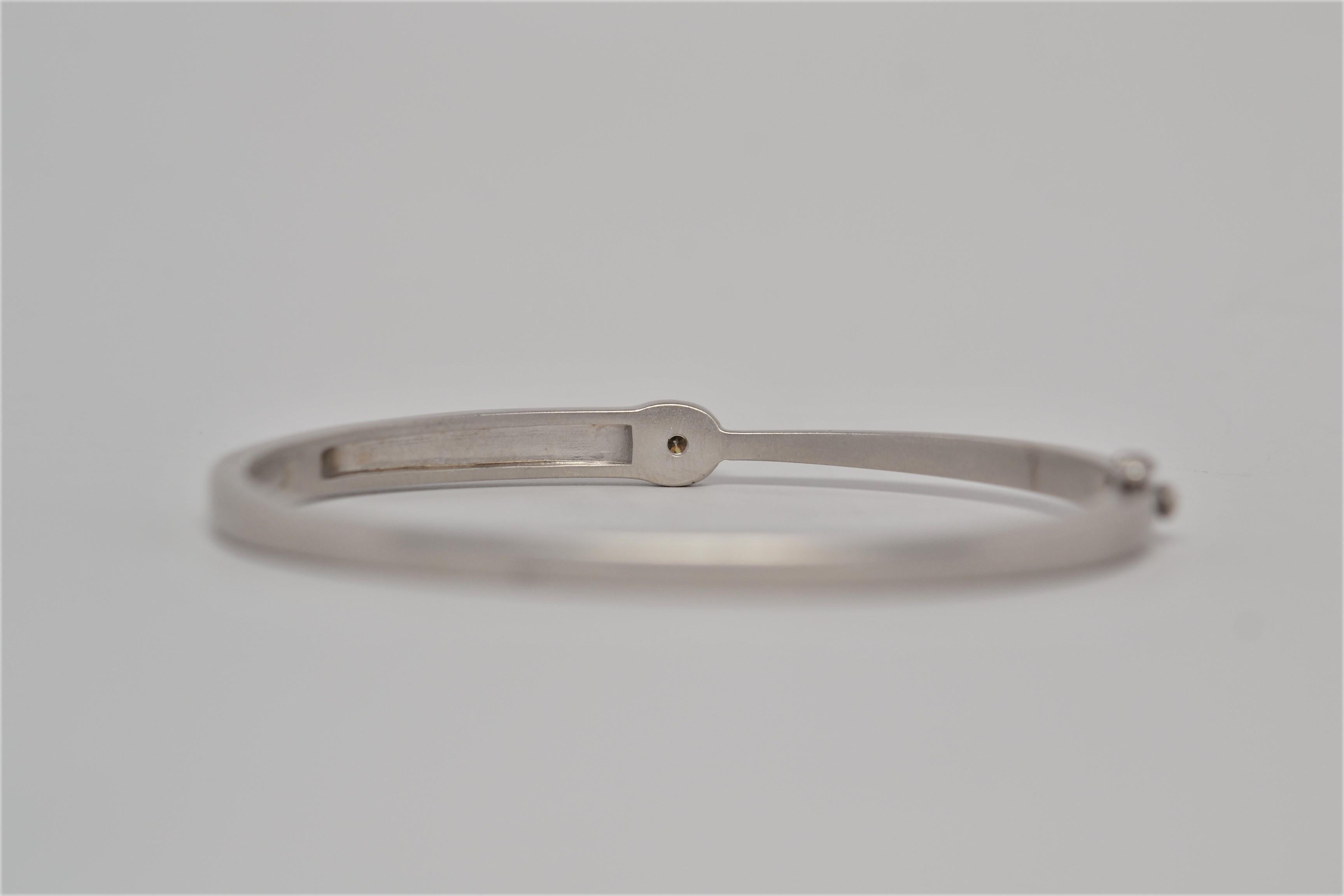 Solitaire Diamond Bangle Bracelet Set in 14k White Gold, 0.48 Carats In New Condition For Sale In New York, NY