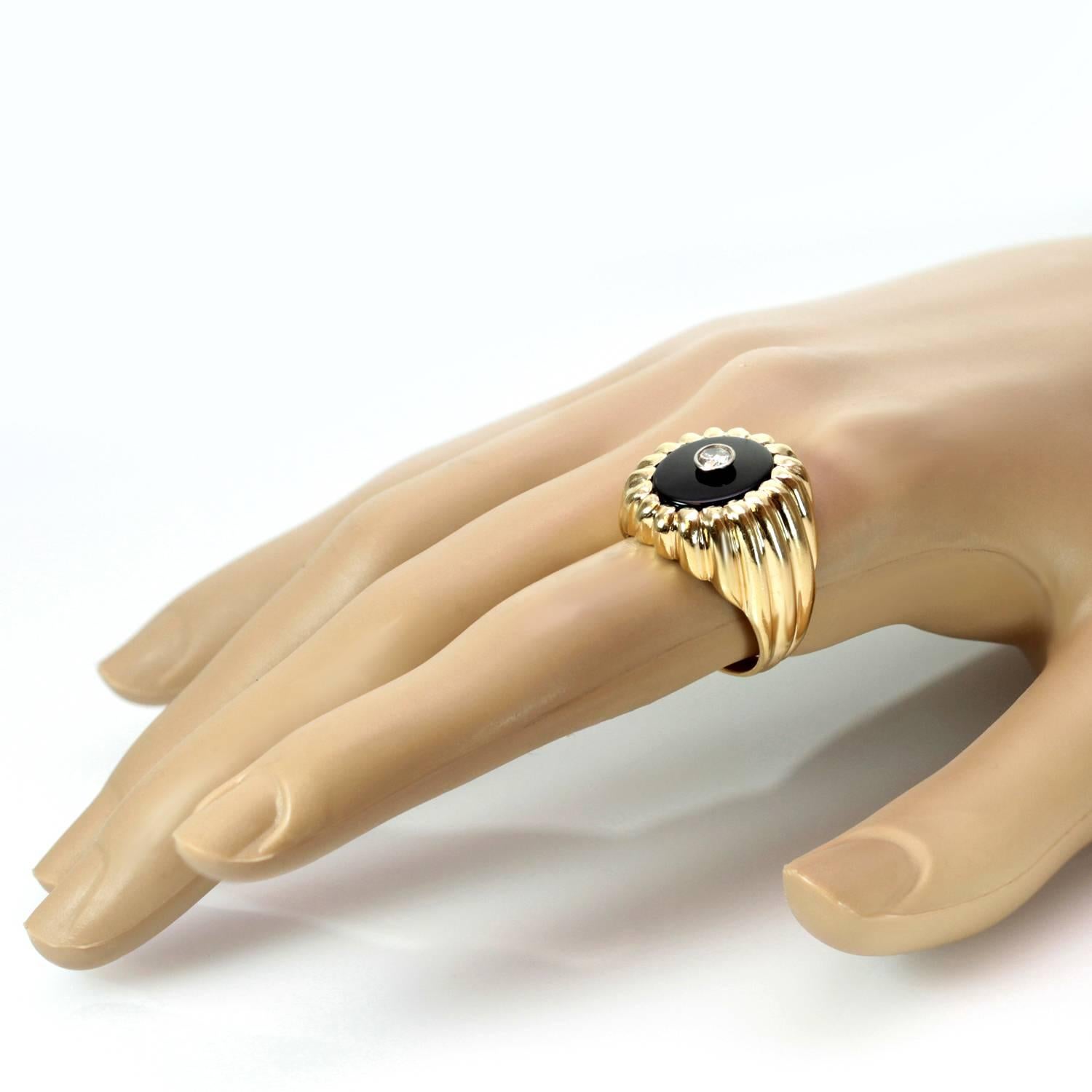 Solitaire Diamond Black Onyx Yellow Gold Men’s Ring In Good Condition In New York, NY
