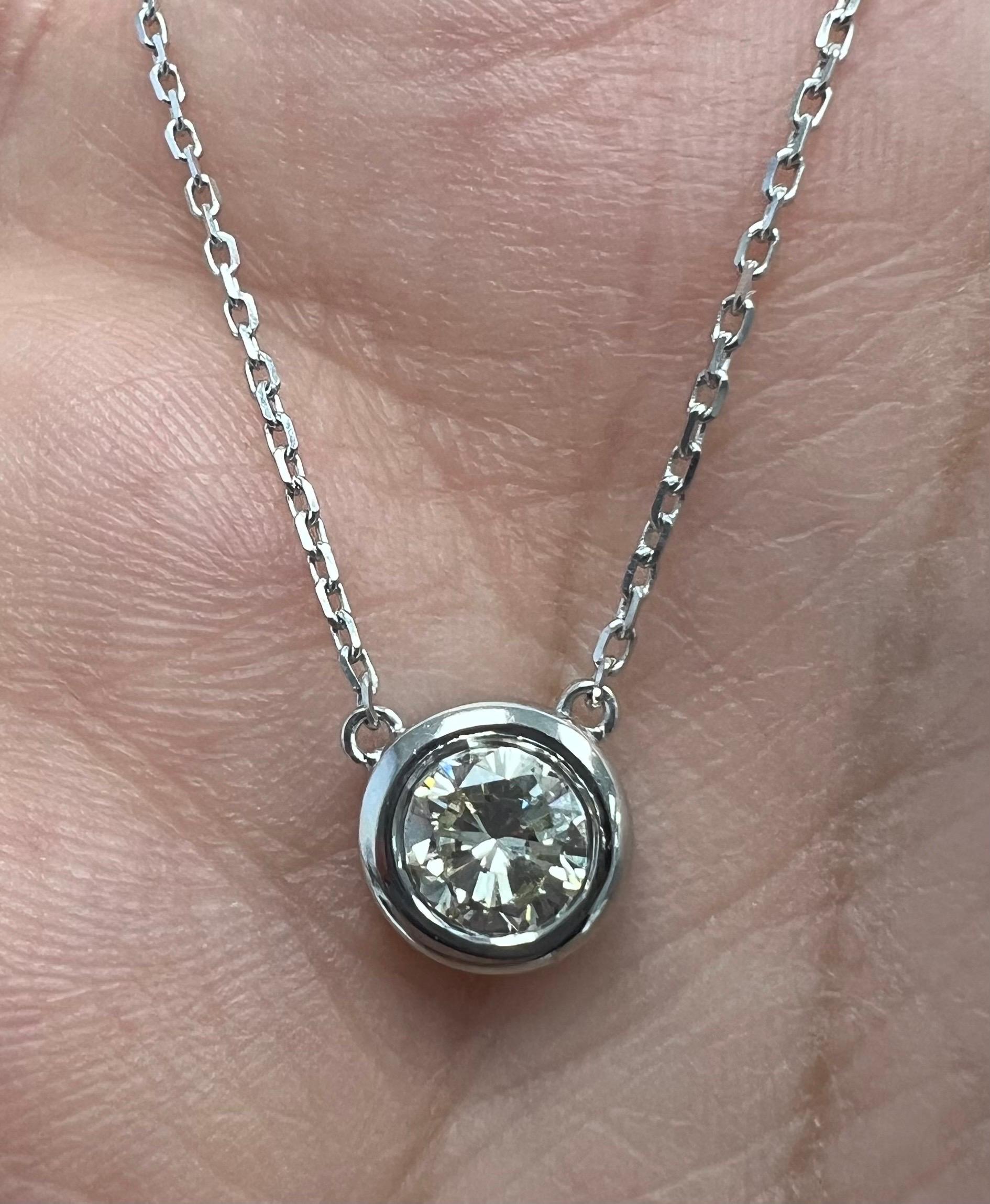 Solitaire Diamond Pendant - Punto Luce In New Condition For Sale In Great Neck, NY