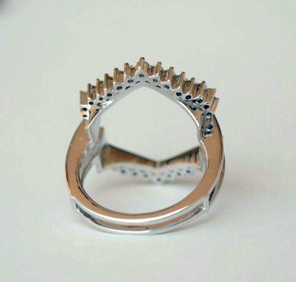 Diamond Enhancer For Solitaire Diamond Ring Hexagon Halo Ring Enhancer 14k Gold
Light weight can be worn everyday

Additional information:
Condition: New with tags: A brand-new, unused, and unworn item (including handmade items) in the original