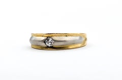 Anello con diamante solitario in platino e oro giallo 18 carati