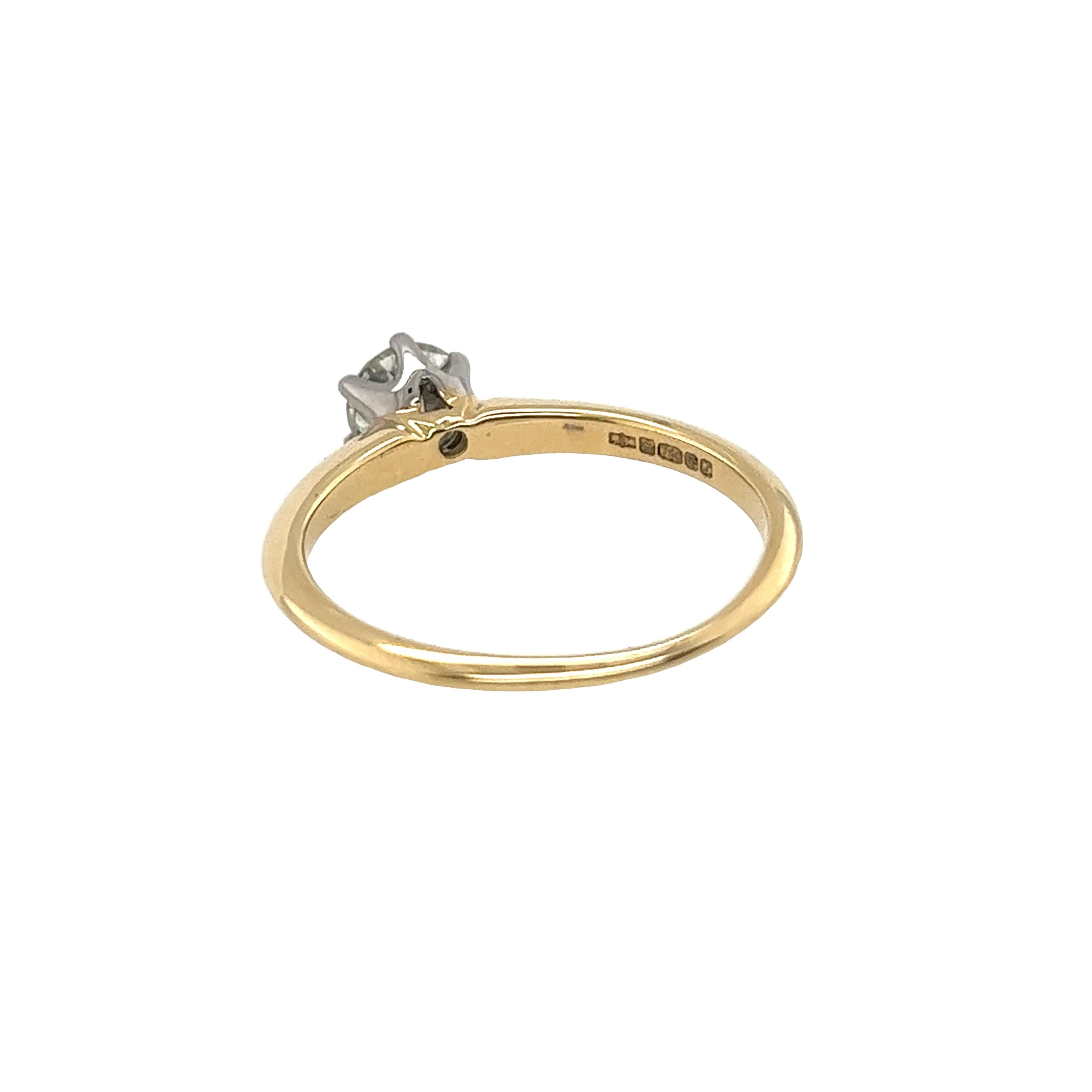 Taille ronde Bague solitaire sertie d'un diamant rond I/SI1 de 0,50 carat en or jaune 18 carats en vente