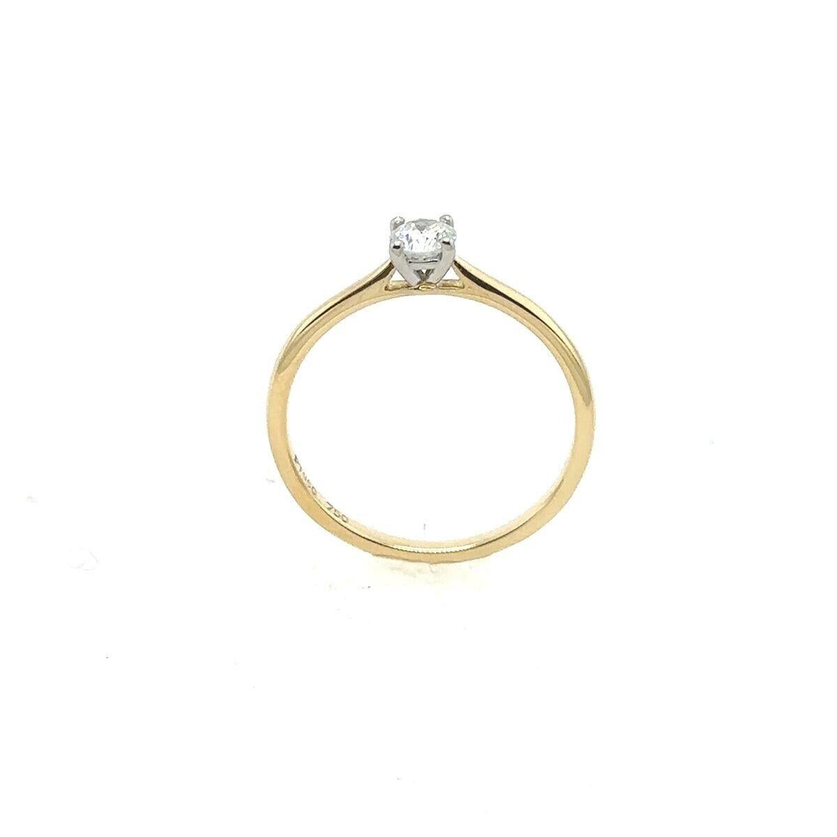 Round Cut Solitaire Diamond Ring Set with Round Diamond in 18ct Yellow Gold &Platinum For Sale
