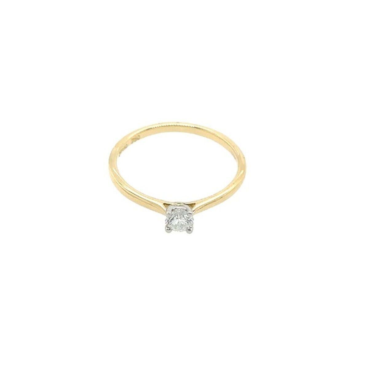 Solitaire Diamond Ring Set with Round Diamond in 18ct Yellow Gold &Platinum In Excellent Condition For Sale In London, GB