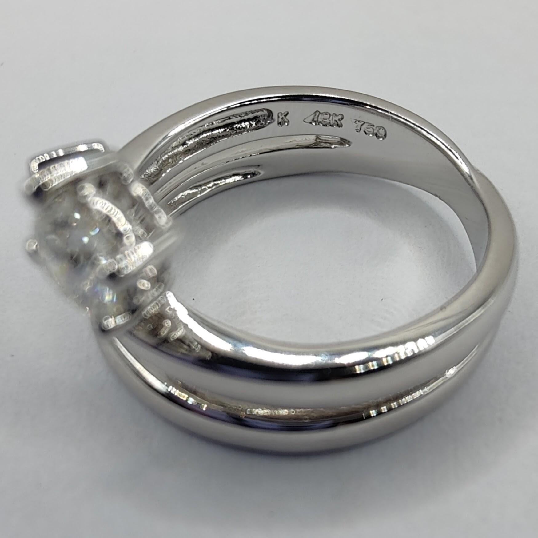 Bague de fiançailles solitaire en forme de spirale en or blanc 18 carats avec diamant en vente 7