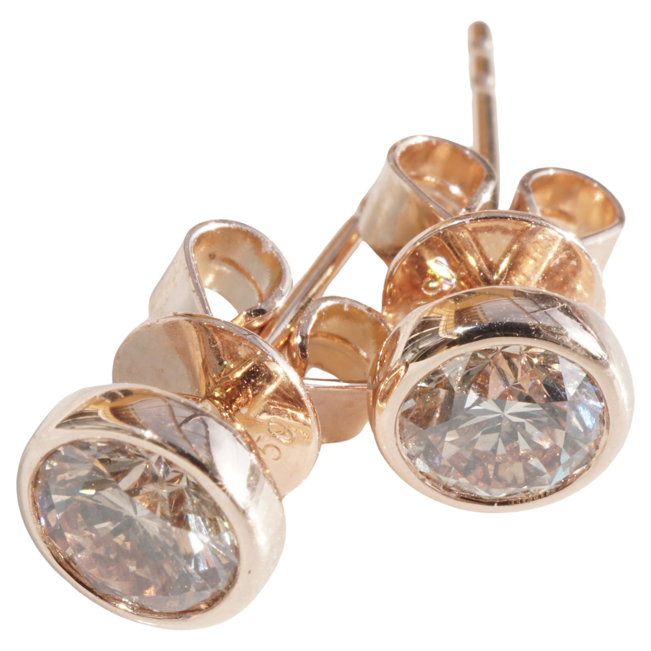 Boucles d'oreilles solitaires en diamant total  1 ct Brown / SI avec une grande brillance  en vente