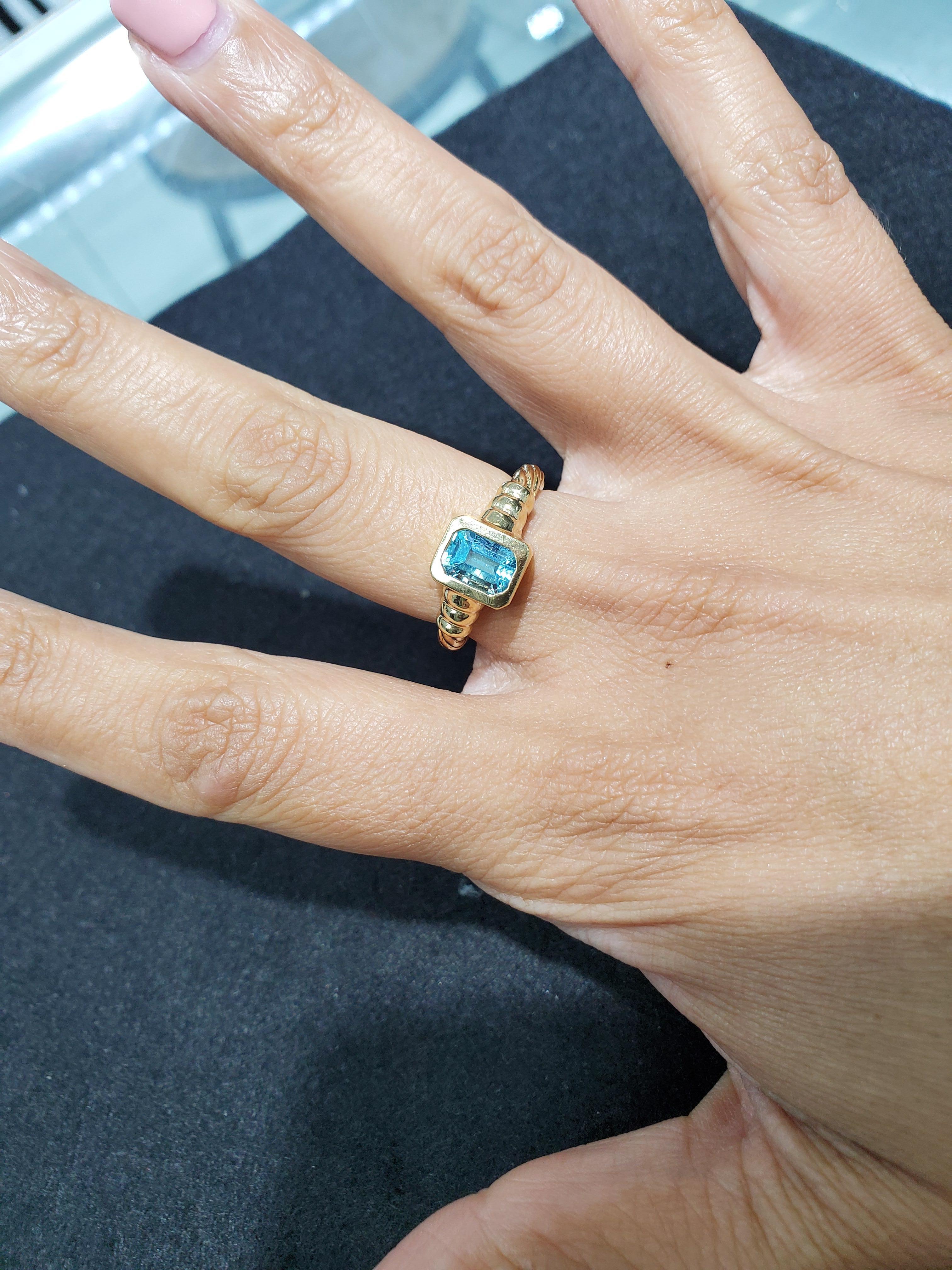 ♥ Product Summary ♥

Main Stone: Blue Topaz
Band Material: 14k Yellow Gold
Dimensions: 9mm (height)
Stone Cut: Emerald 