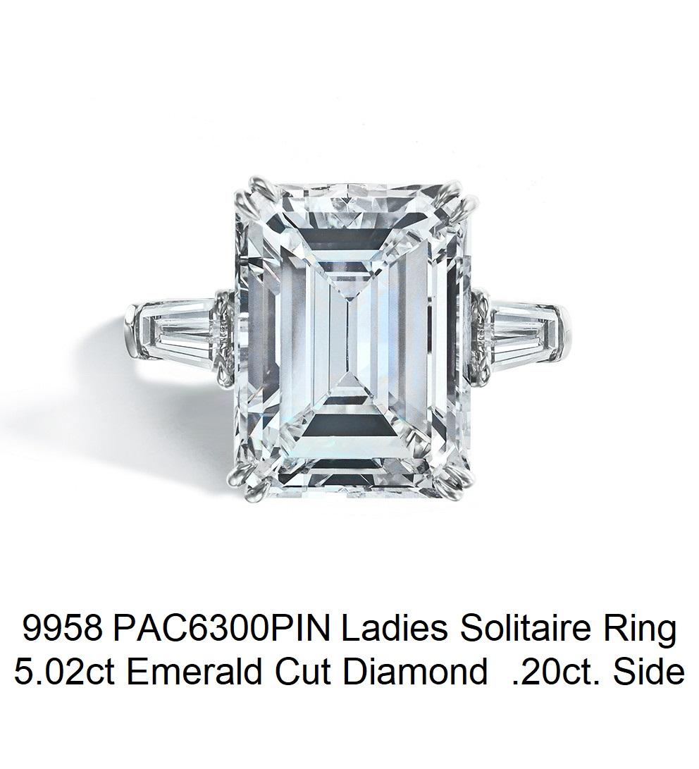 Anillo solitario de diamantes talla esmeralda Corte esmeralda en venta
