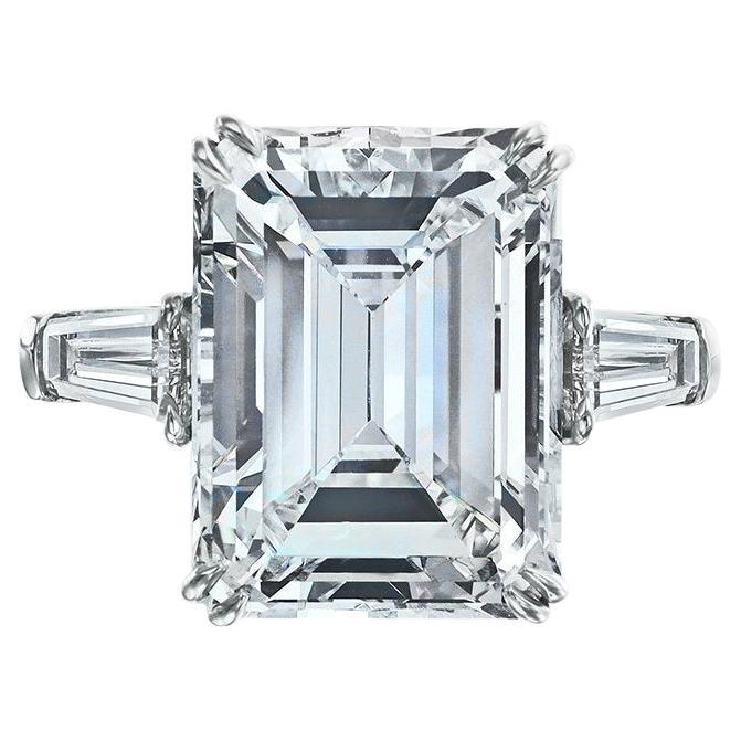 Anillo solitario de diamantes talla esmeralda