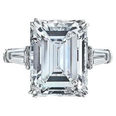 Anillo solitario de diamantes talla esmeralda