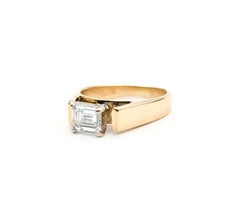 Anello solitario con diamante taglio smeraldo in oro giallo 14k