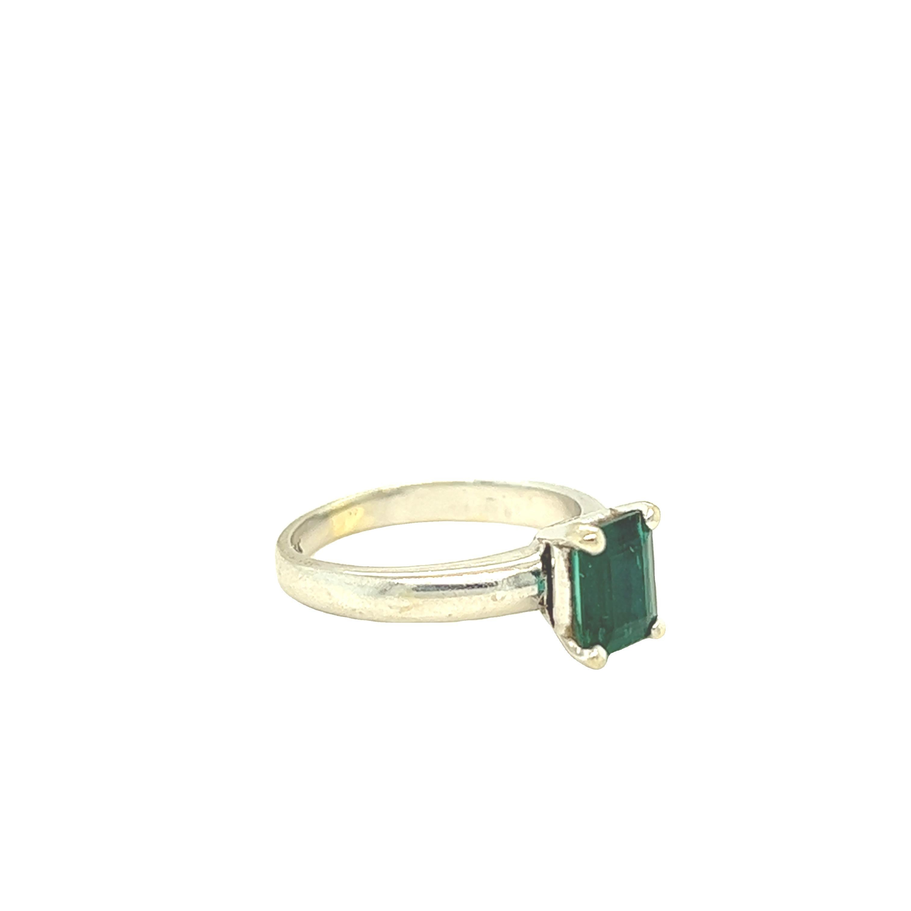 Solitaire Emerald Cut Emerald Ring 14k White Gold In Good Condition For Sale In beverly hills, CA